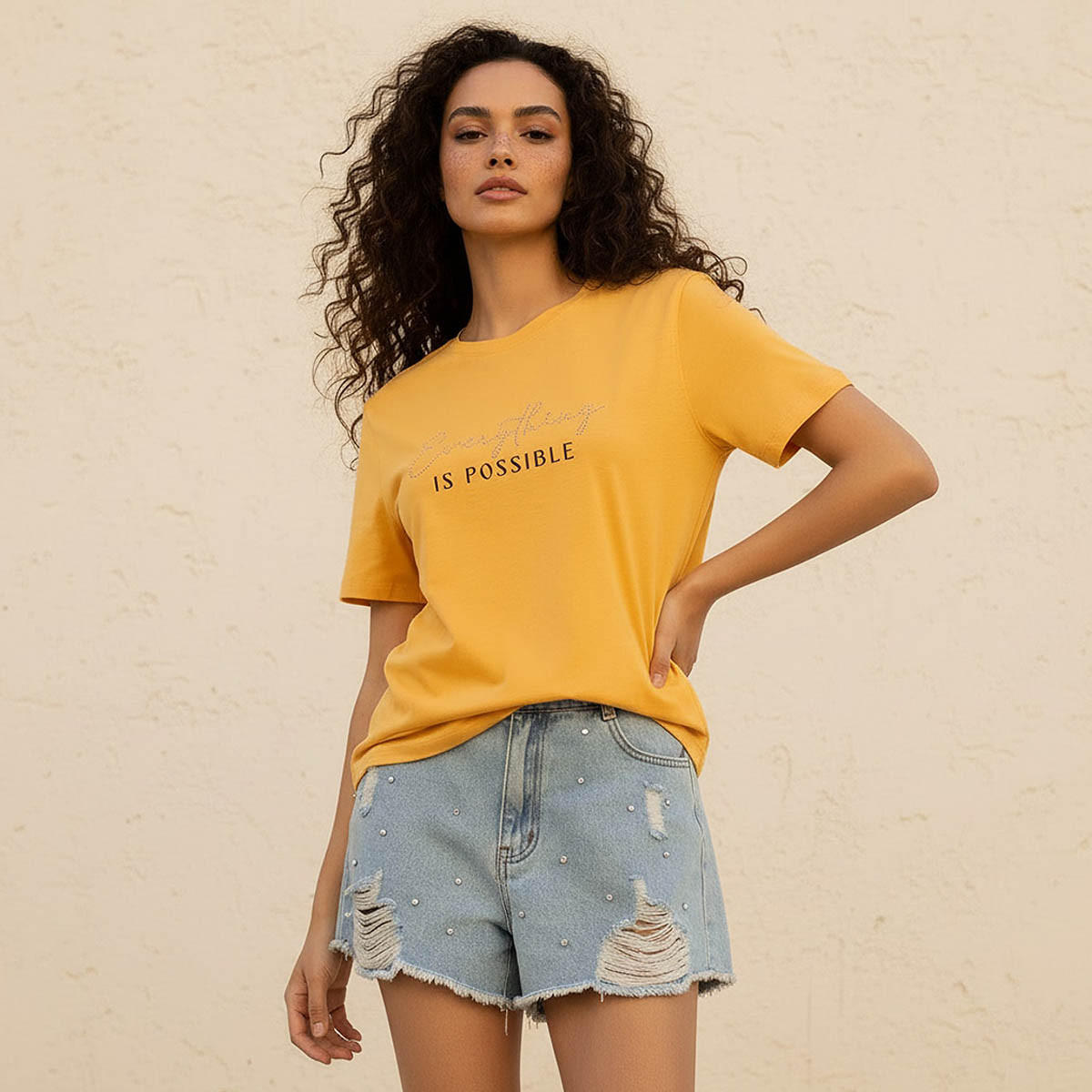 تيشيرت قطن بقصة عادية وطبعة شعار مزينة-women-clothing-tshirts-image-1