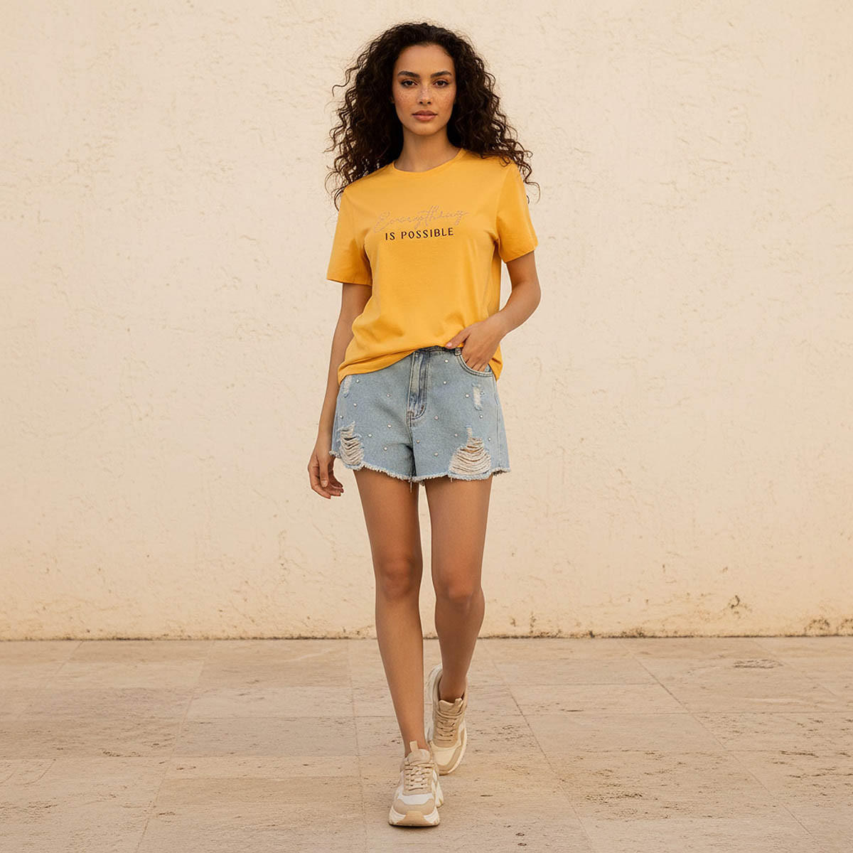 تيشيرت قطن بقصة عادية وطبعة شعار مزينة-women-clothing-tshirts-image-3