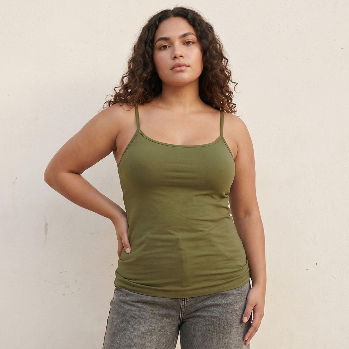 بلوزة بقصة سليم وحمالات رفيعة من سبلاش بيسك-women-clothing-tshirts-image-1