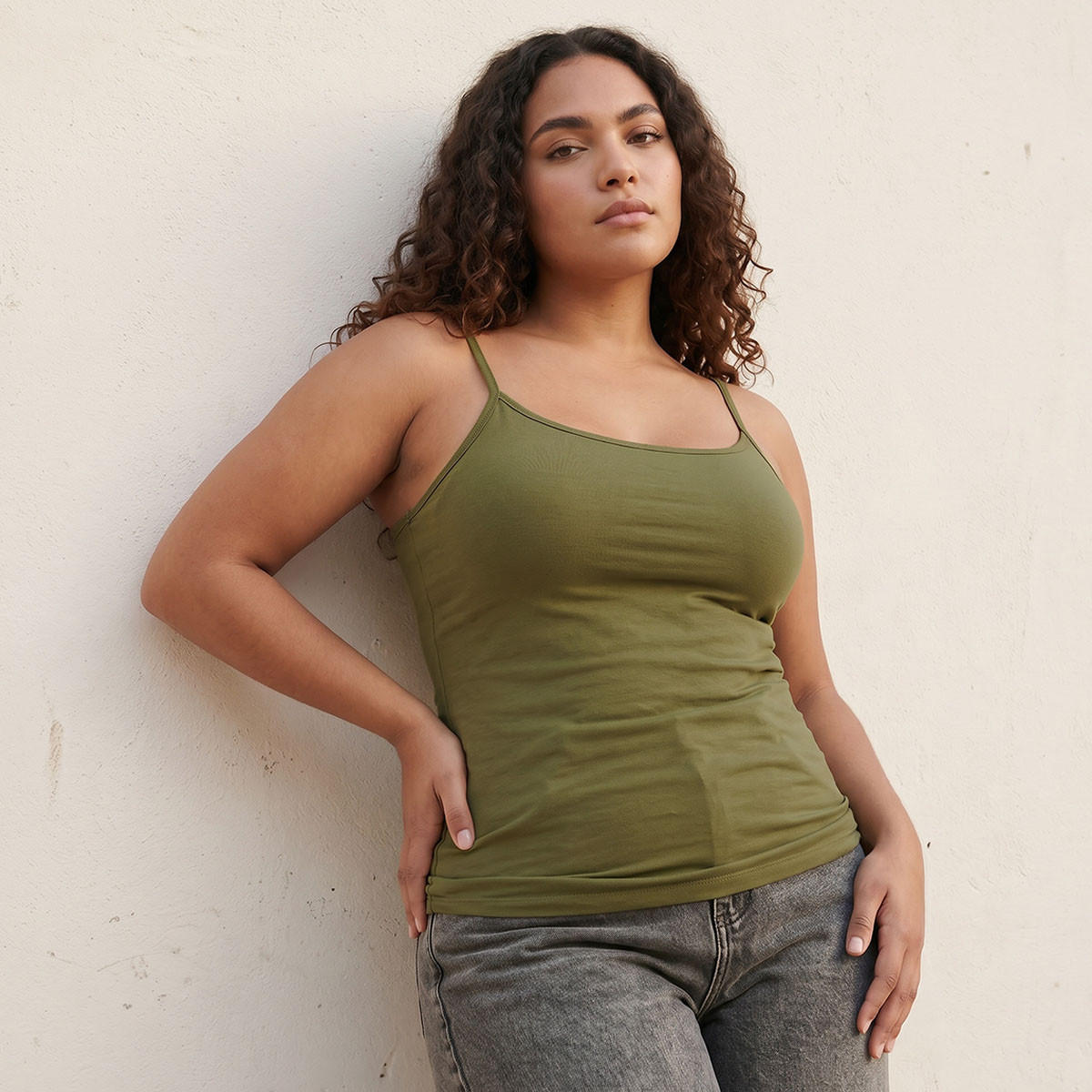 بلوزة بقصة سليم وحمالات رفيعة من سبلاش بيسك-women-clothing-tshirts-image-5