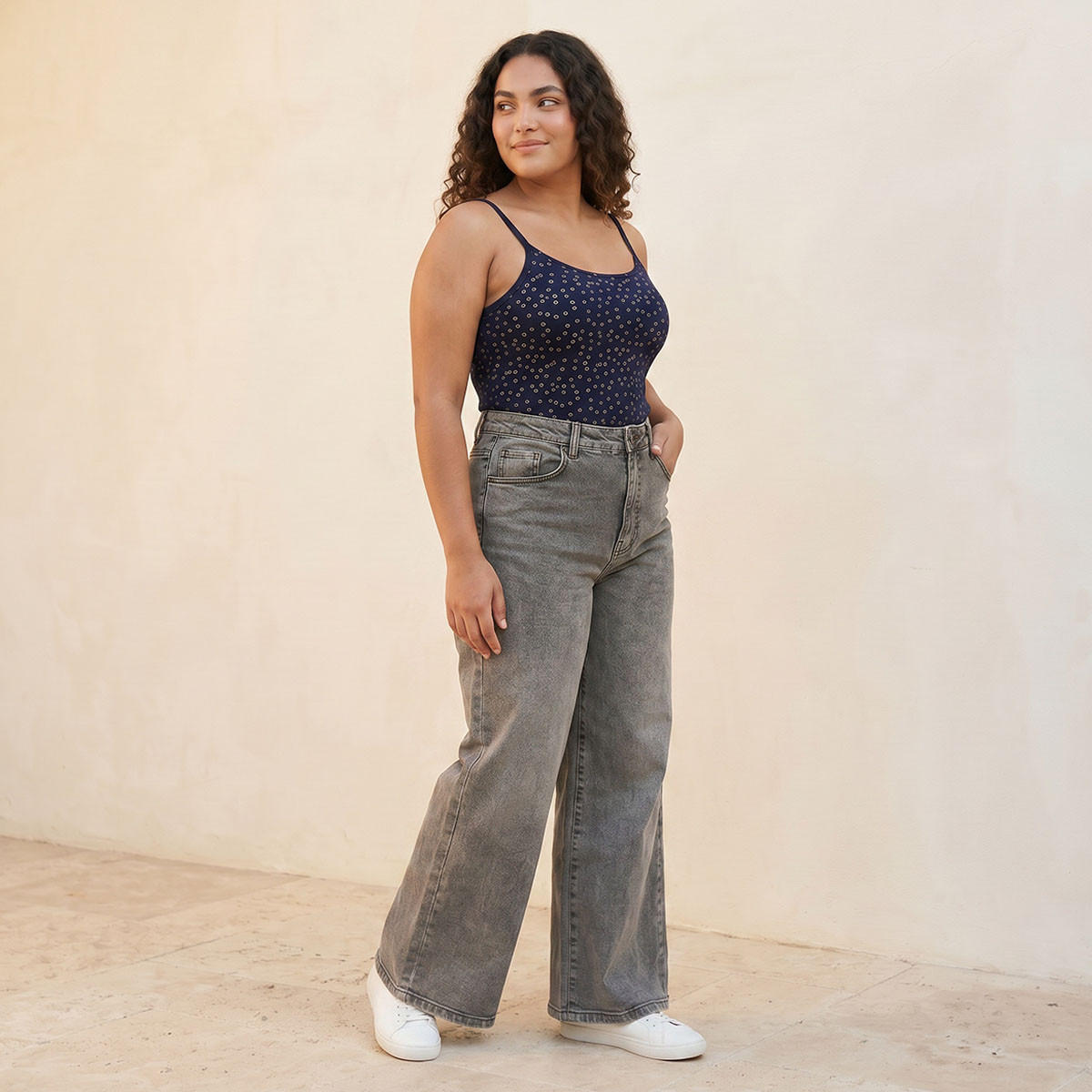 بلوزة بقصة سليم وحمالات رفيعة من سبلاش بيسك-women-clothing-tshirts-image-3