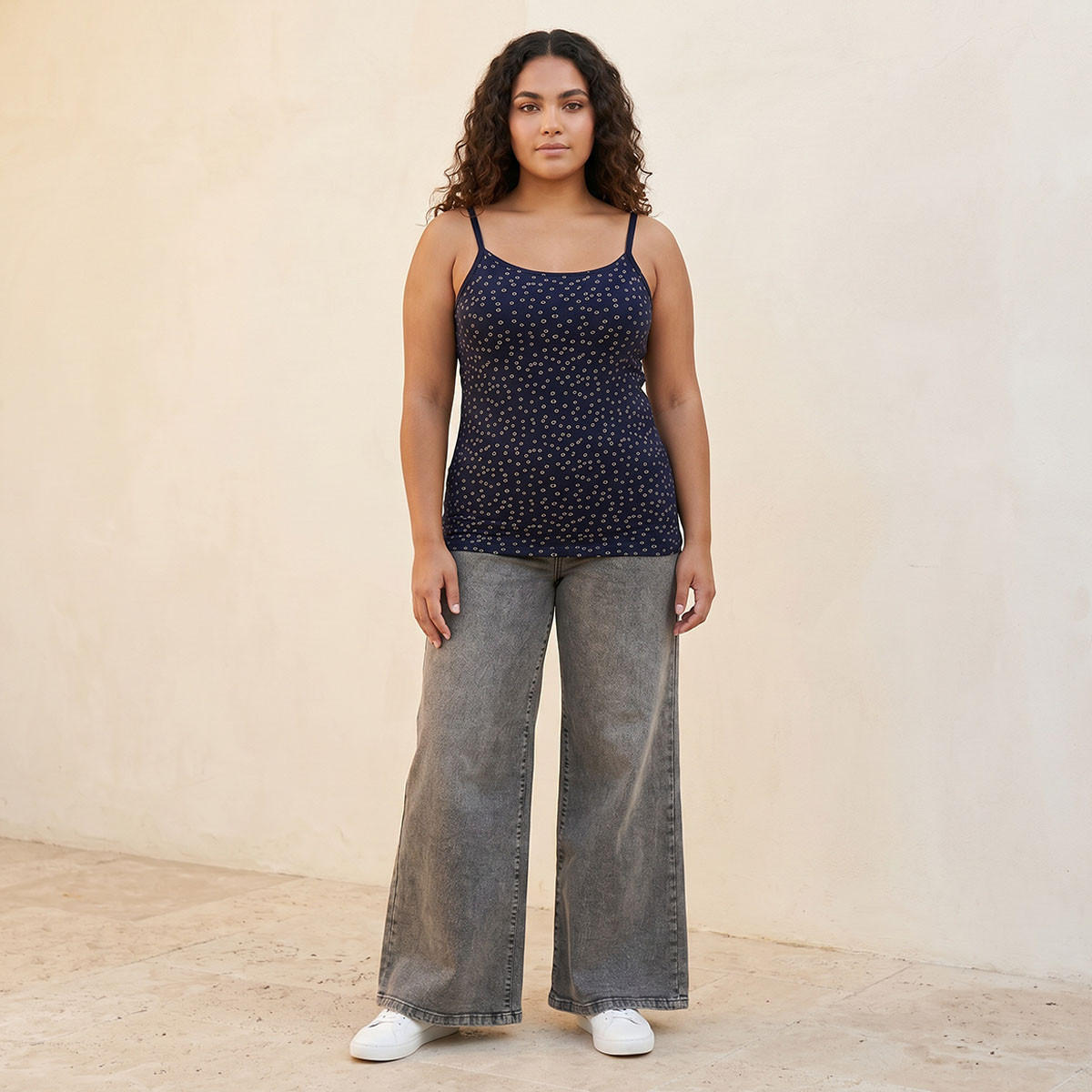 بلوزة بقصة سليم وحمالات رفيعة من سبلاش بيسك-women-clothing-tshirts-image-5