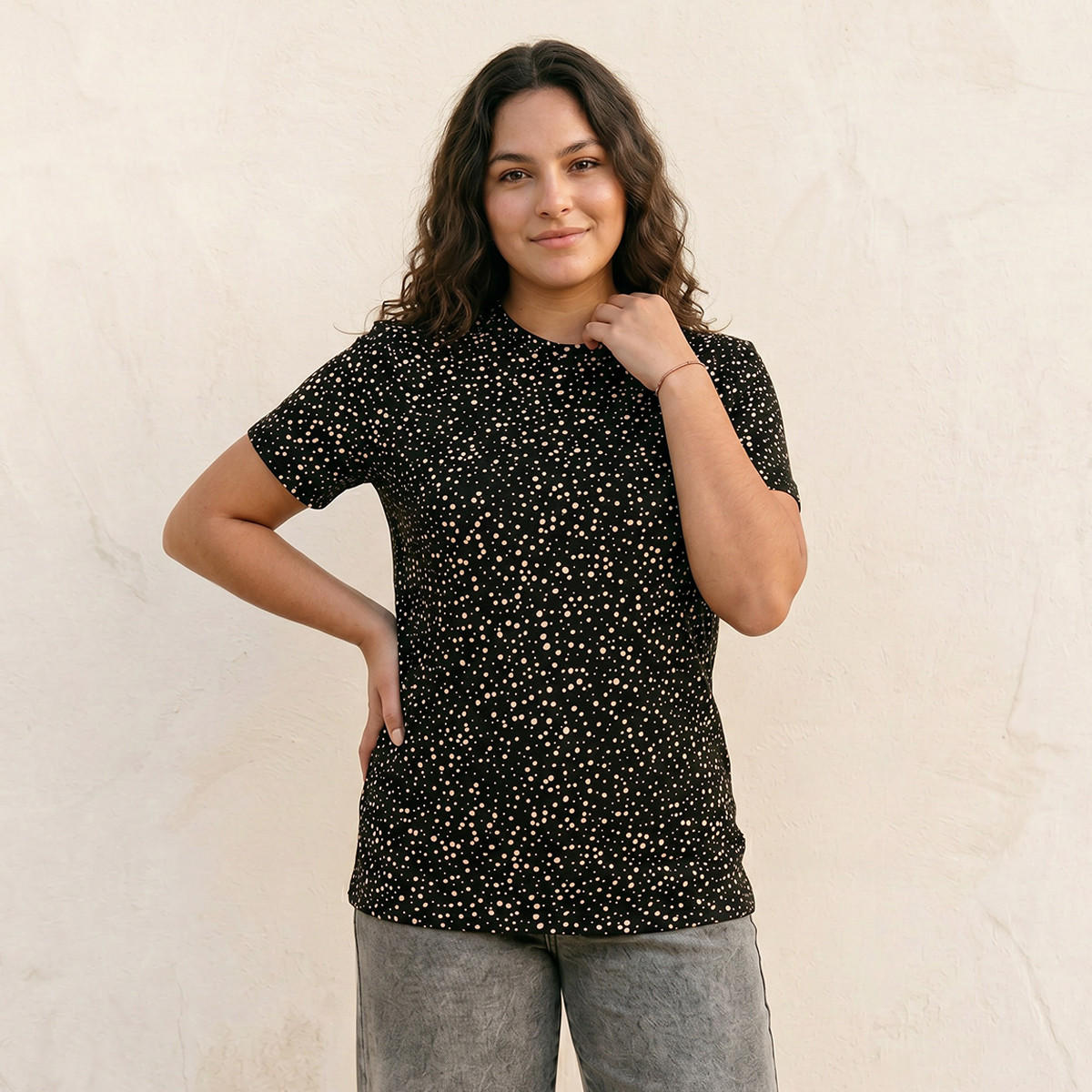 تيشيرت بقصة سليم وطبعات من سبلاش بيزك-women-clothing-tshirts-image-1