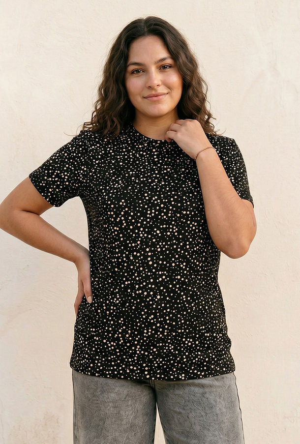 تيشيرت بقصة سليم وطبعات من سبلاش بيزك-women-clothing-tshirts-image-1