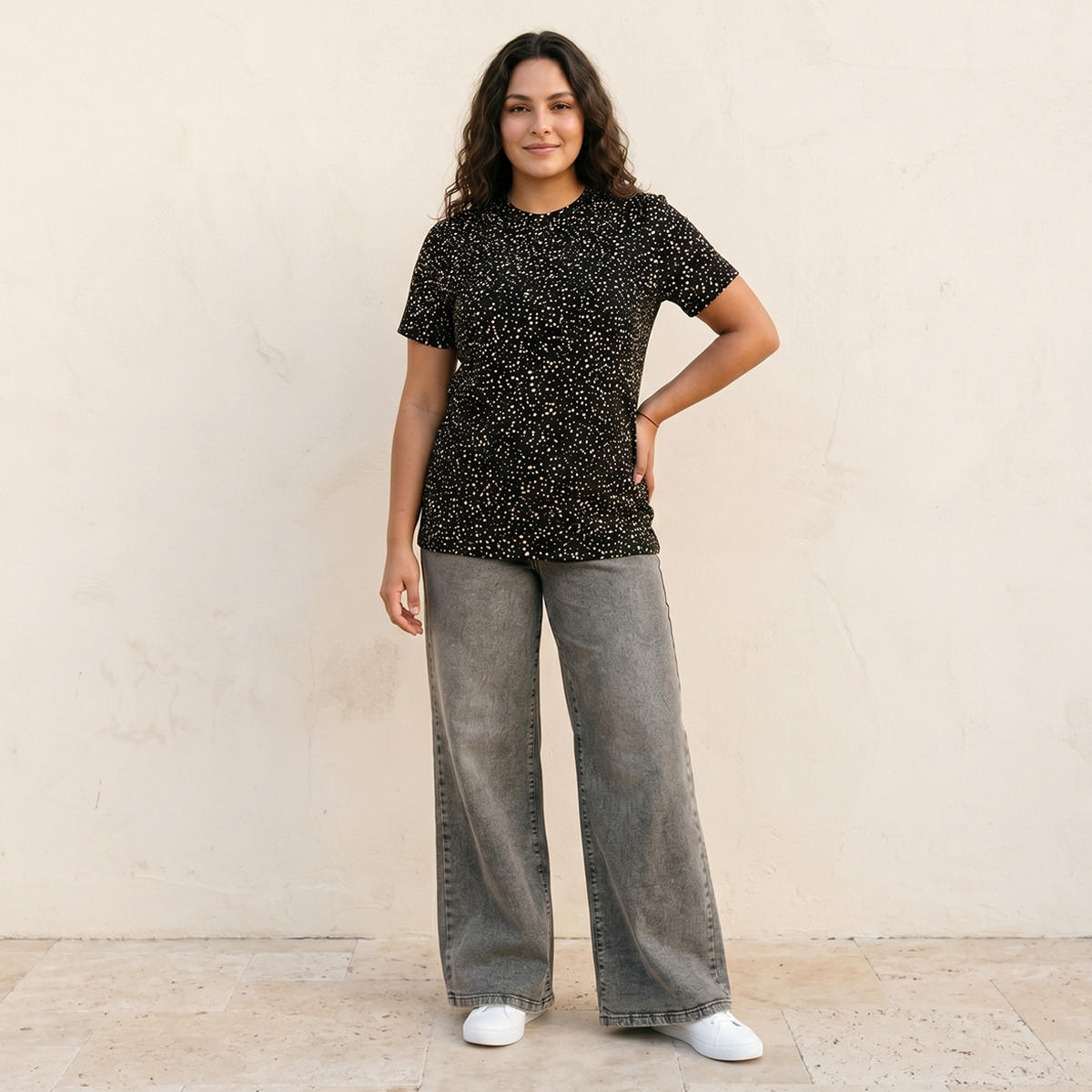 تيشيرت بقصة سليم وطبعات من سبلاش بيزك-women-clothing-tshirts-image-3
