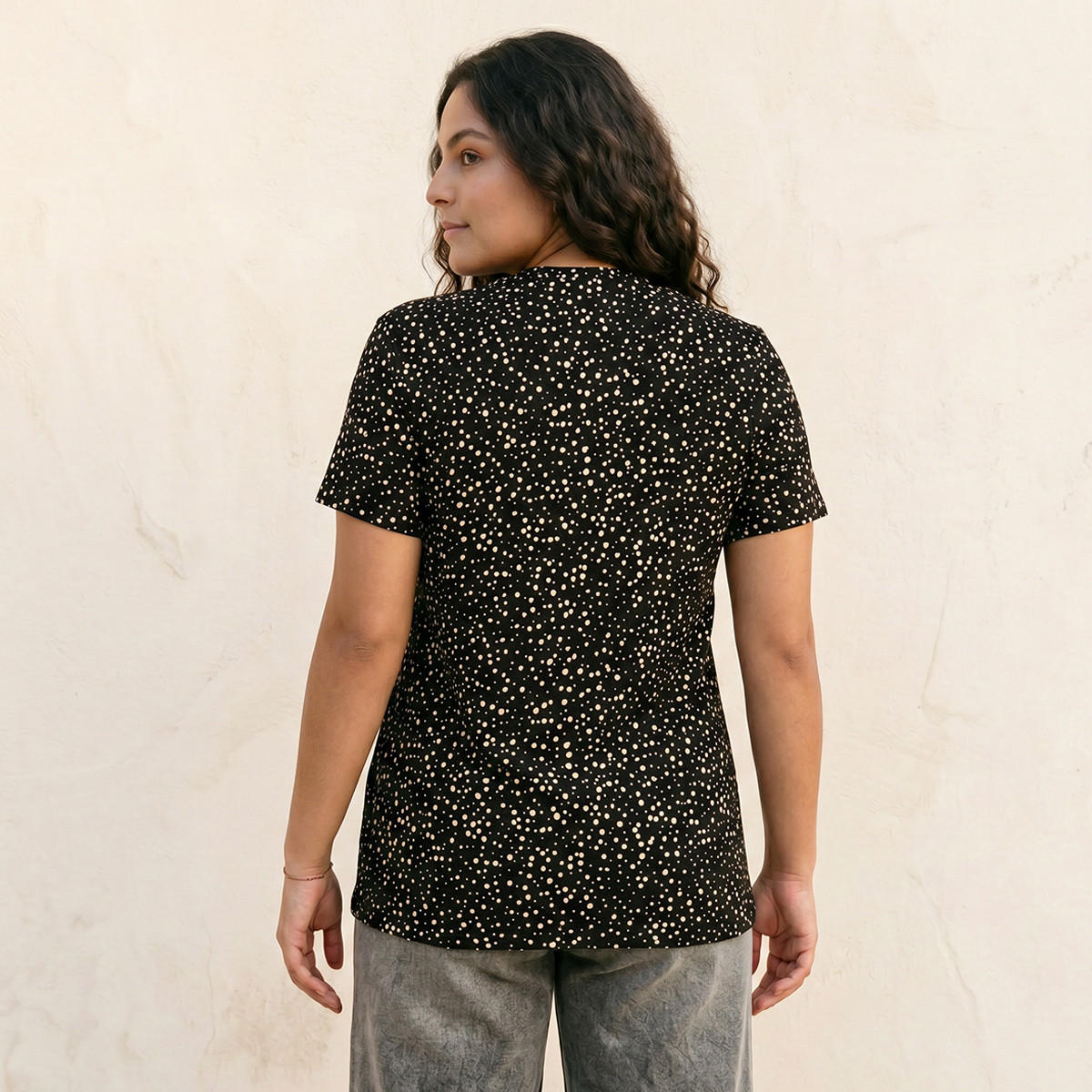تيشيرت بقصة سليم وطبعات من سبلاش بيزك-women-clothing-tshirts-image-4