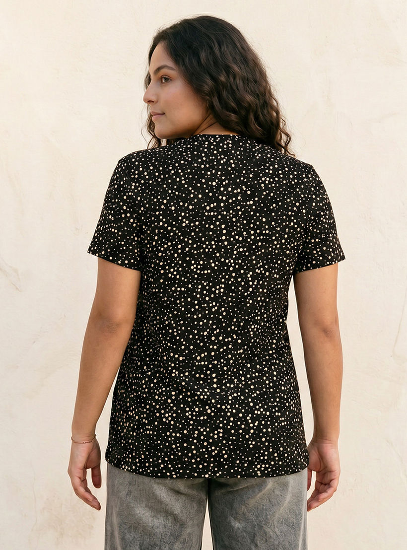 تيشيرت بقصة سليم وطبعات من سبلاش بيزك-women-clothing-tshirts-image-4