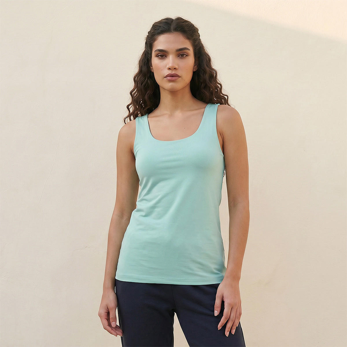 بلوزة بقصة عادية وياقة عميقة من سبلاش بيسك-women-clothing-tshirts-image-1