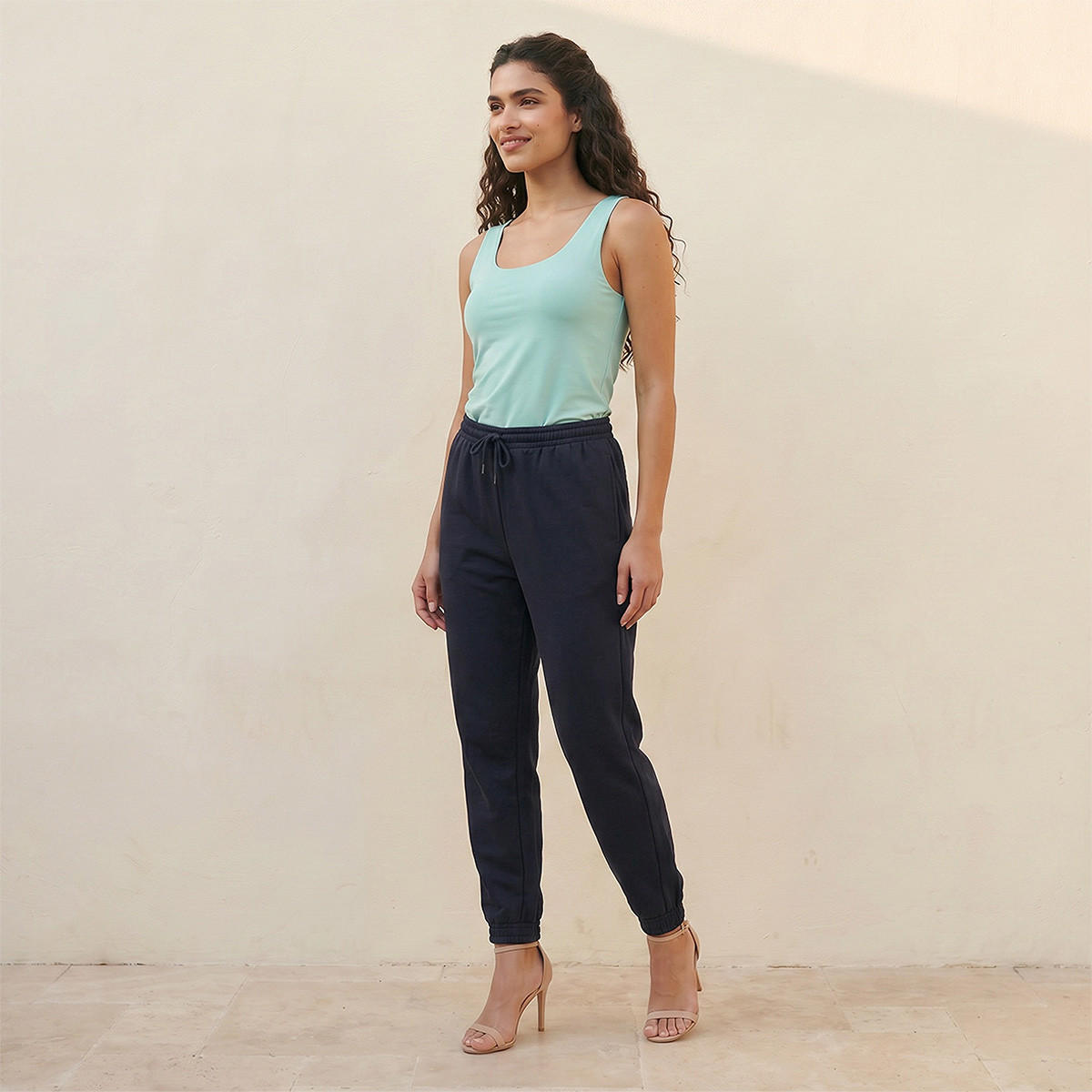 بلوزة بقصة عادية وياقة عميقة من سبلاش بيسك-women-clothing-tshirts-image-5