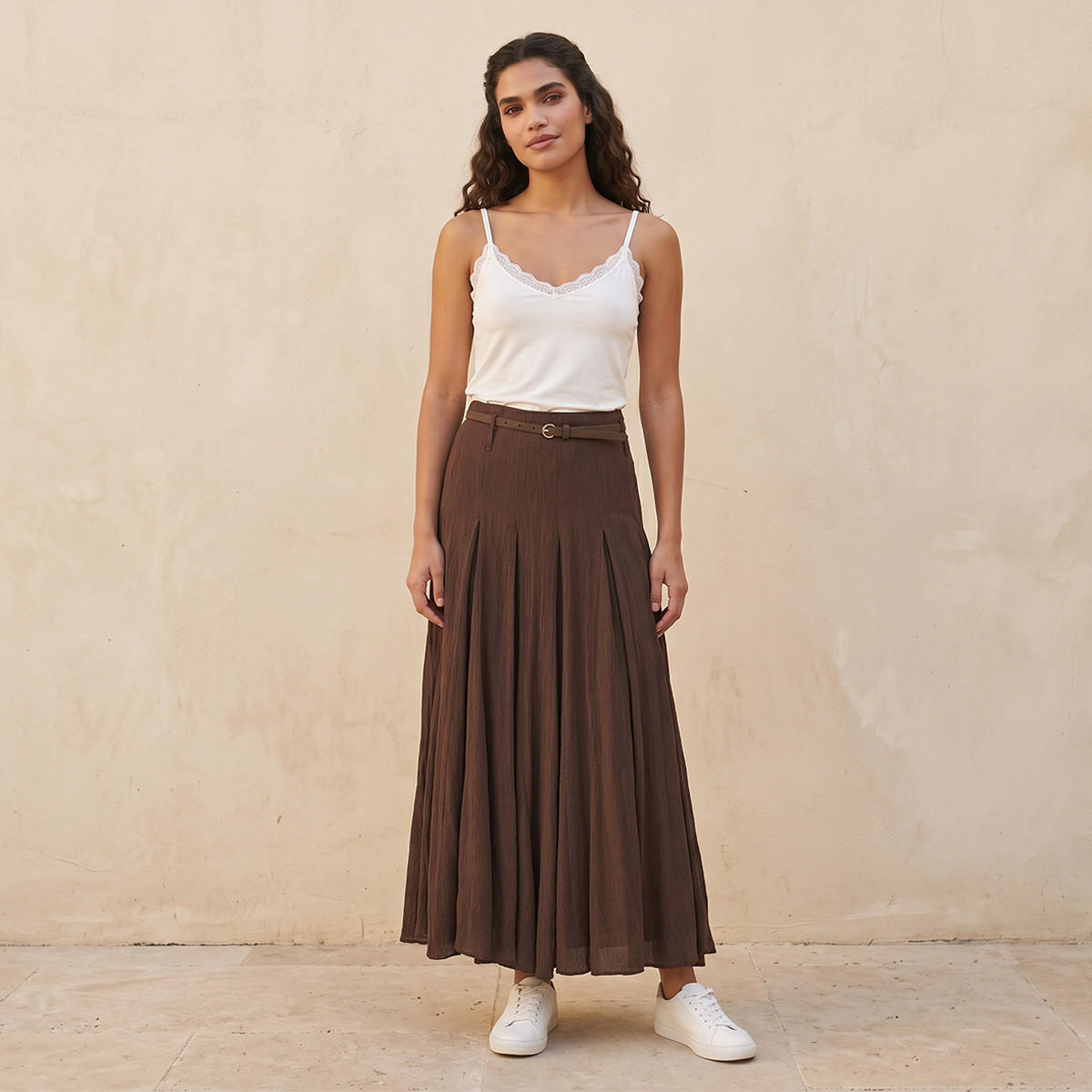 بلوزة كامي أساسية بقصة سليم وحواف دانتيل من سبلاش-women-clothing-tshirts-image-3