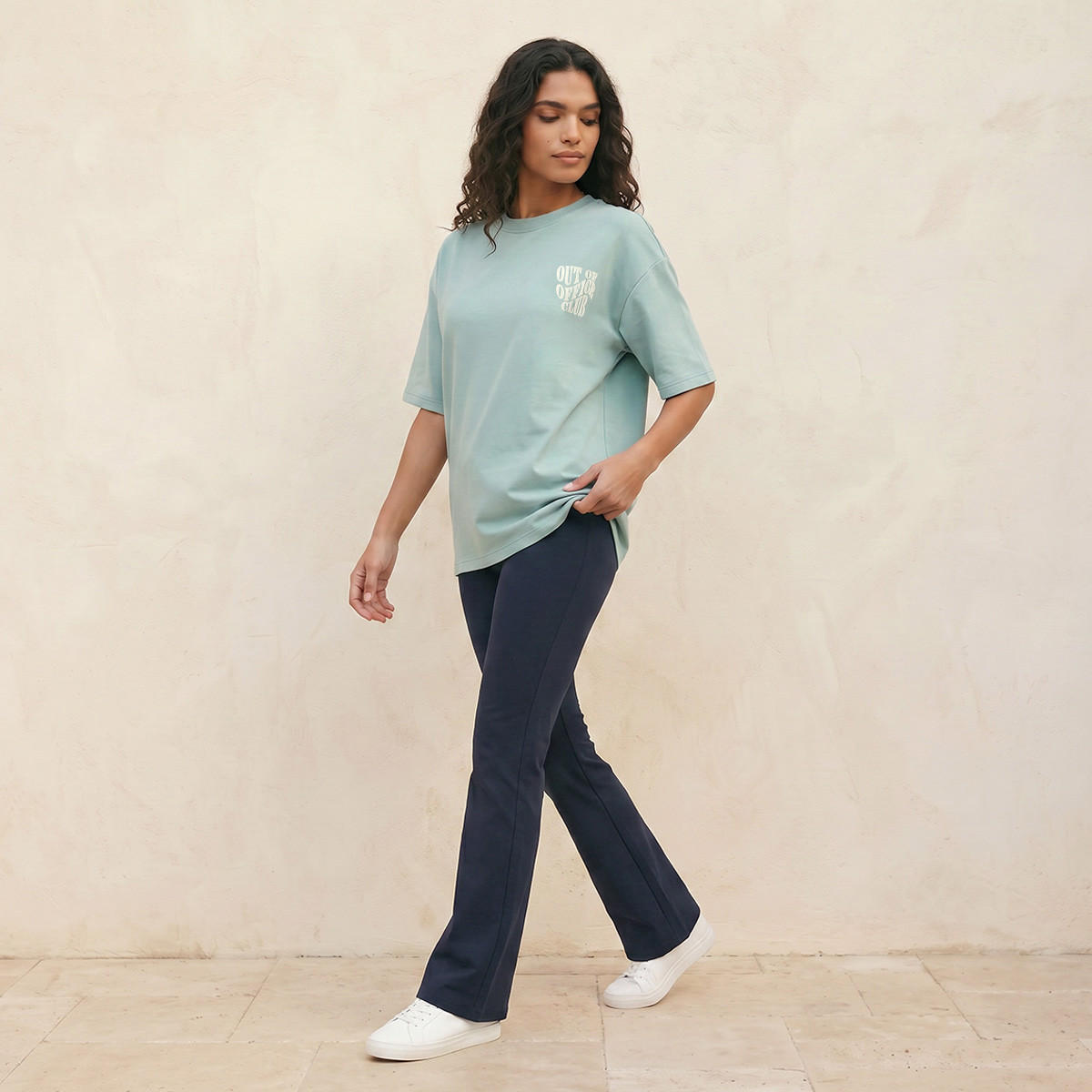 تيشيرت بوكسي بطبعات شعار من سبلاش بيسك-women-clothing-tshirts-image-5
