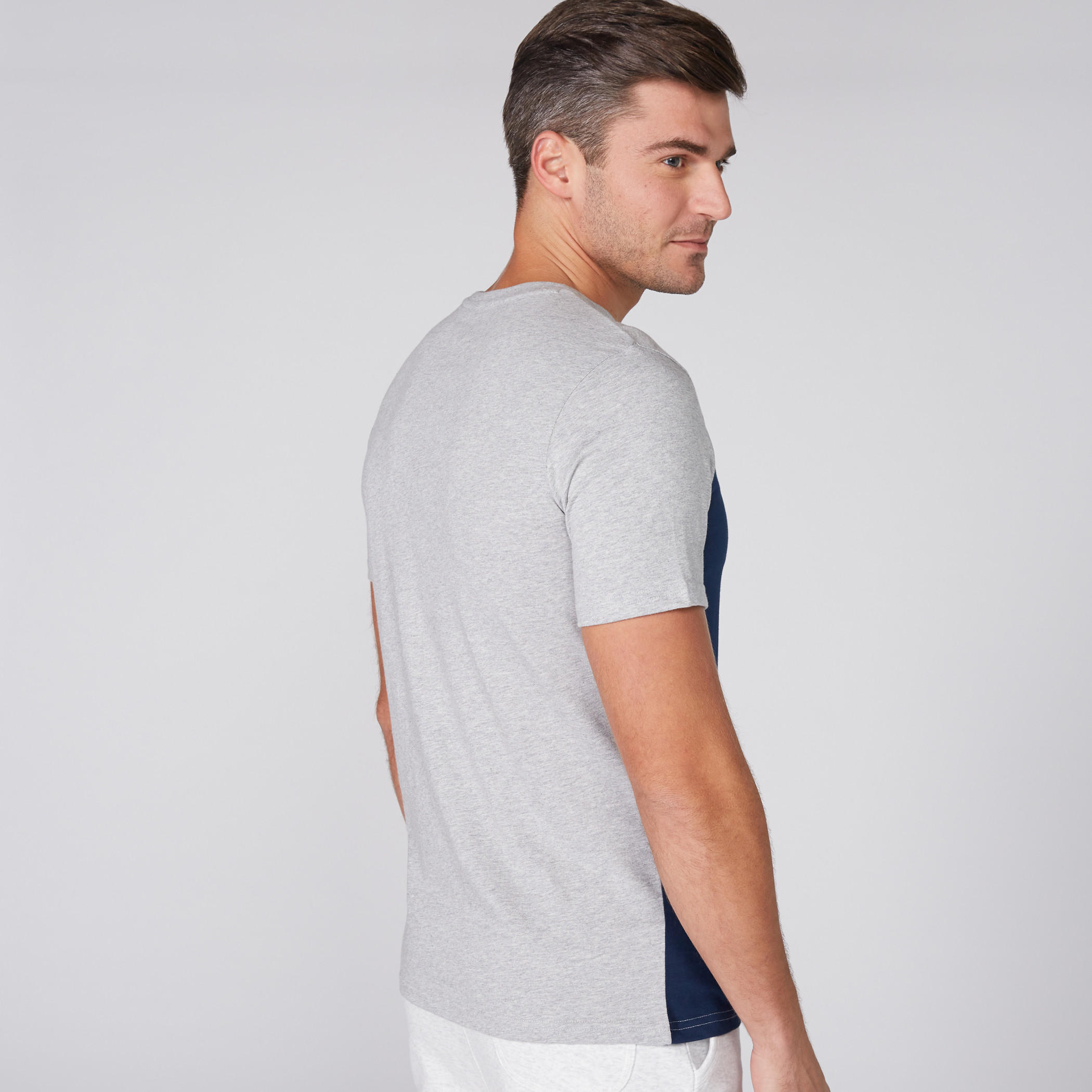 تيشيرت بياقة ضيّقة وأكمام قصيرة-men-clothing-tshirtsandpolos-tshirts-image-1