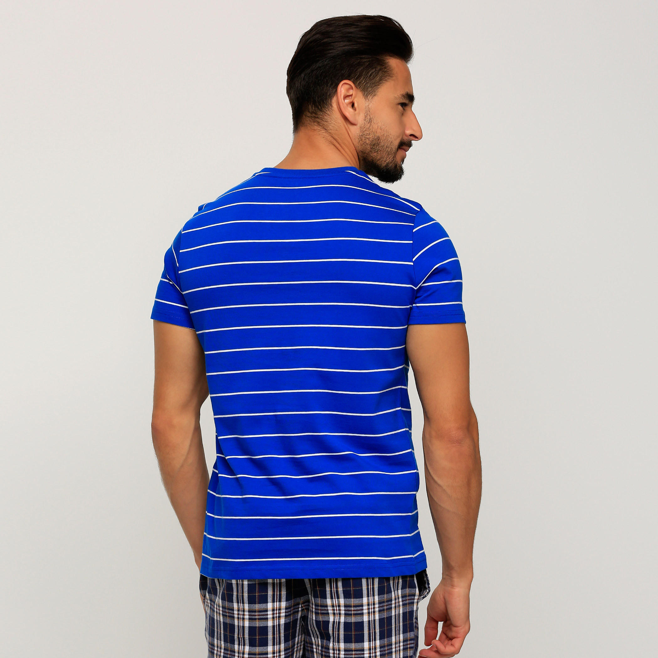 تيشيرت مقلّم بياقة ضيقة وأكمام قصيرة-men-clothing-tshirtsandpolos-tshirts-image-2