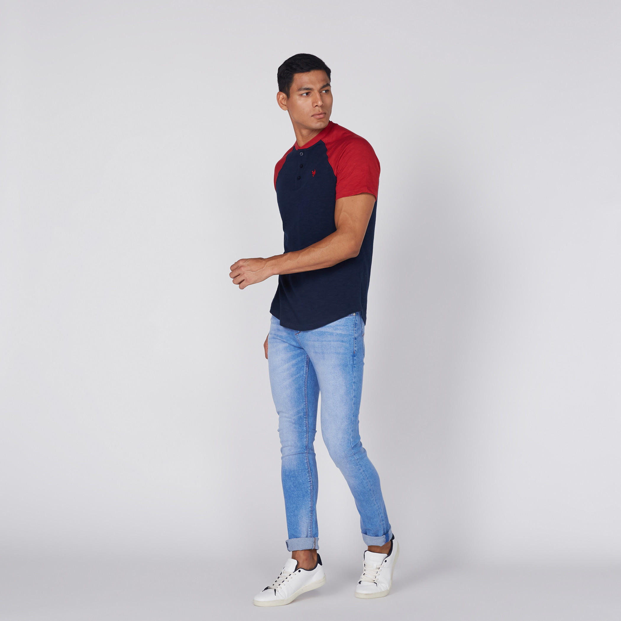 تيشيرت ياقة هينلي وأكمام مغايرة-men-clothing-tshirtsandpolos-tshirts-image-1