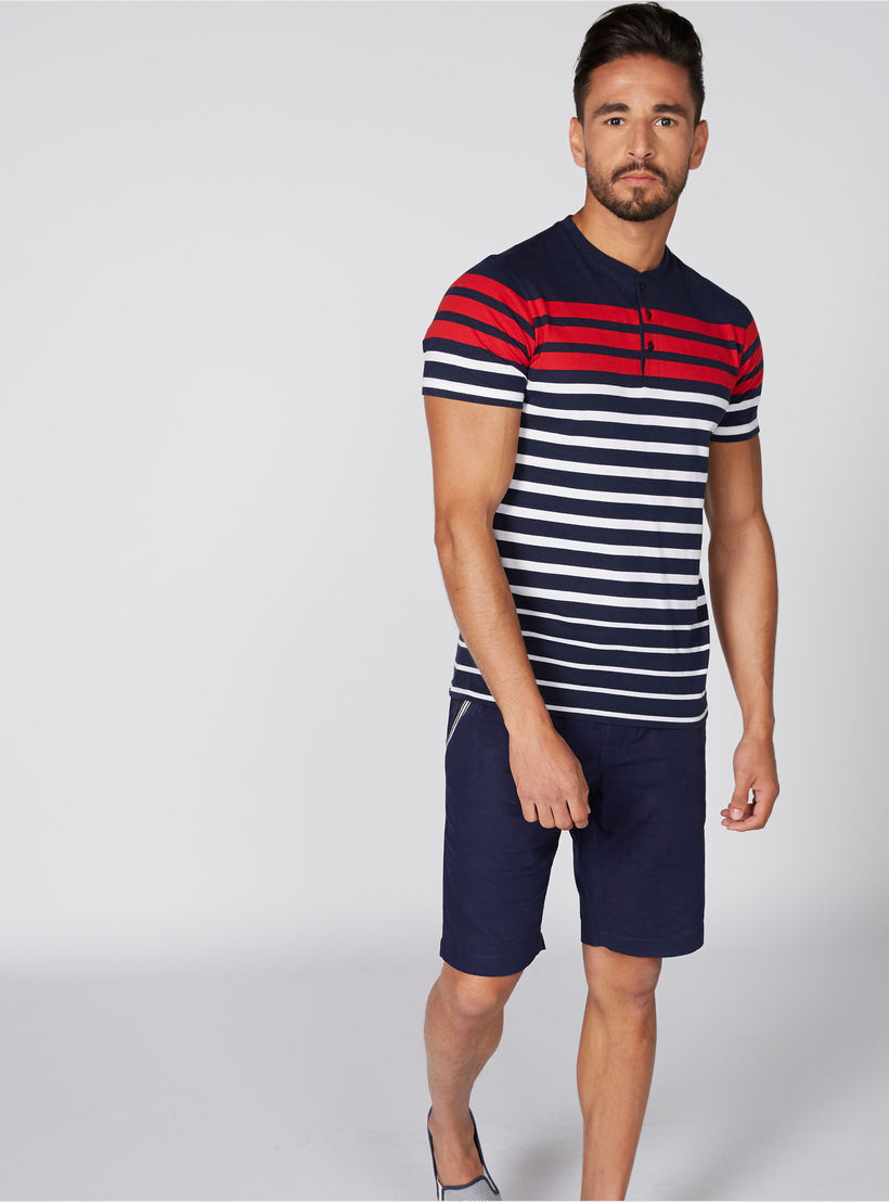 تيشيرت مقلّم بياقة هينلي وأكمام قصيرة-men-clothing-tshirtsandpolos-tshirts-image-2