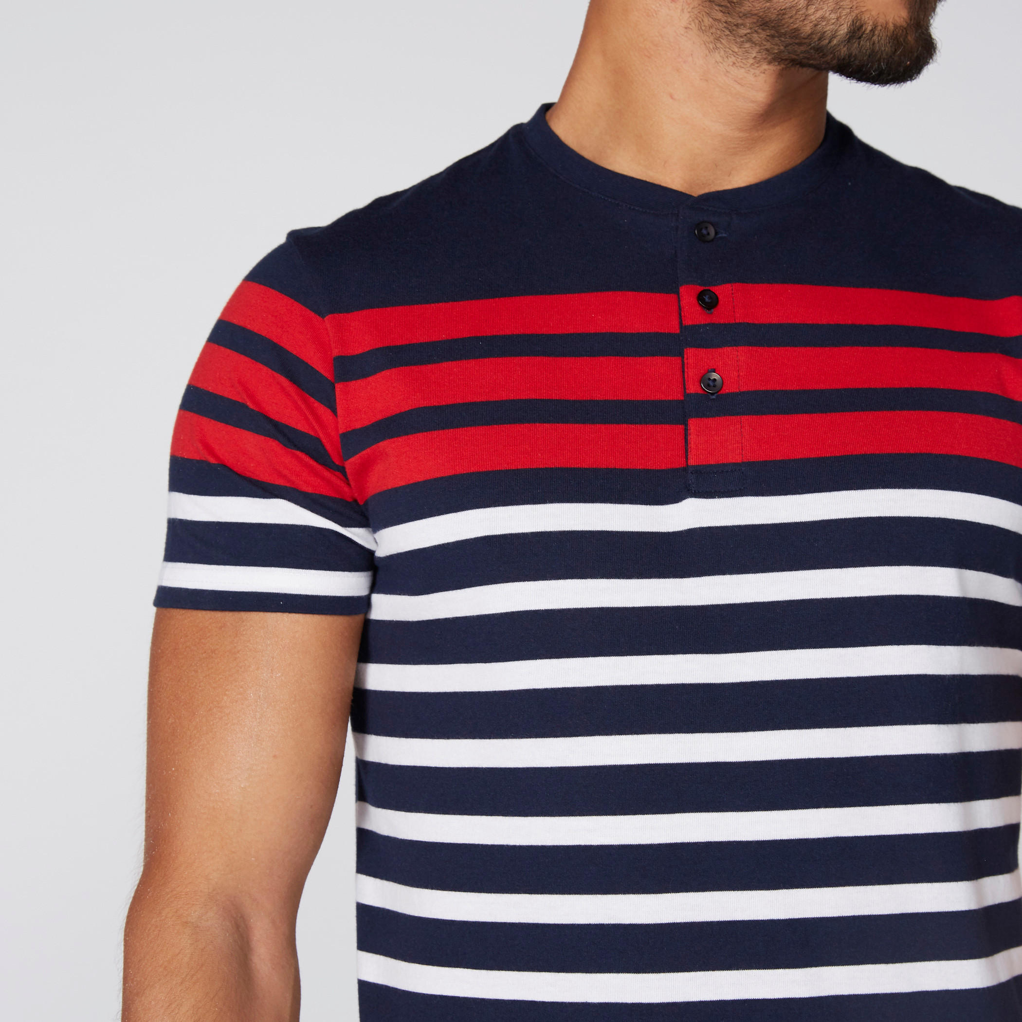 تيشيرت مقلّم بياقة هينلي وأكمام قصيرة-men-clothing-tshirtsandpolos-tshirts-image-3