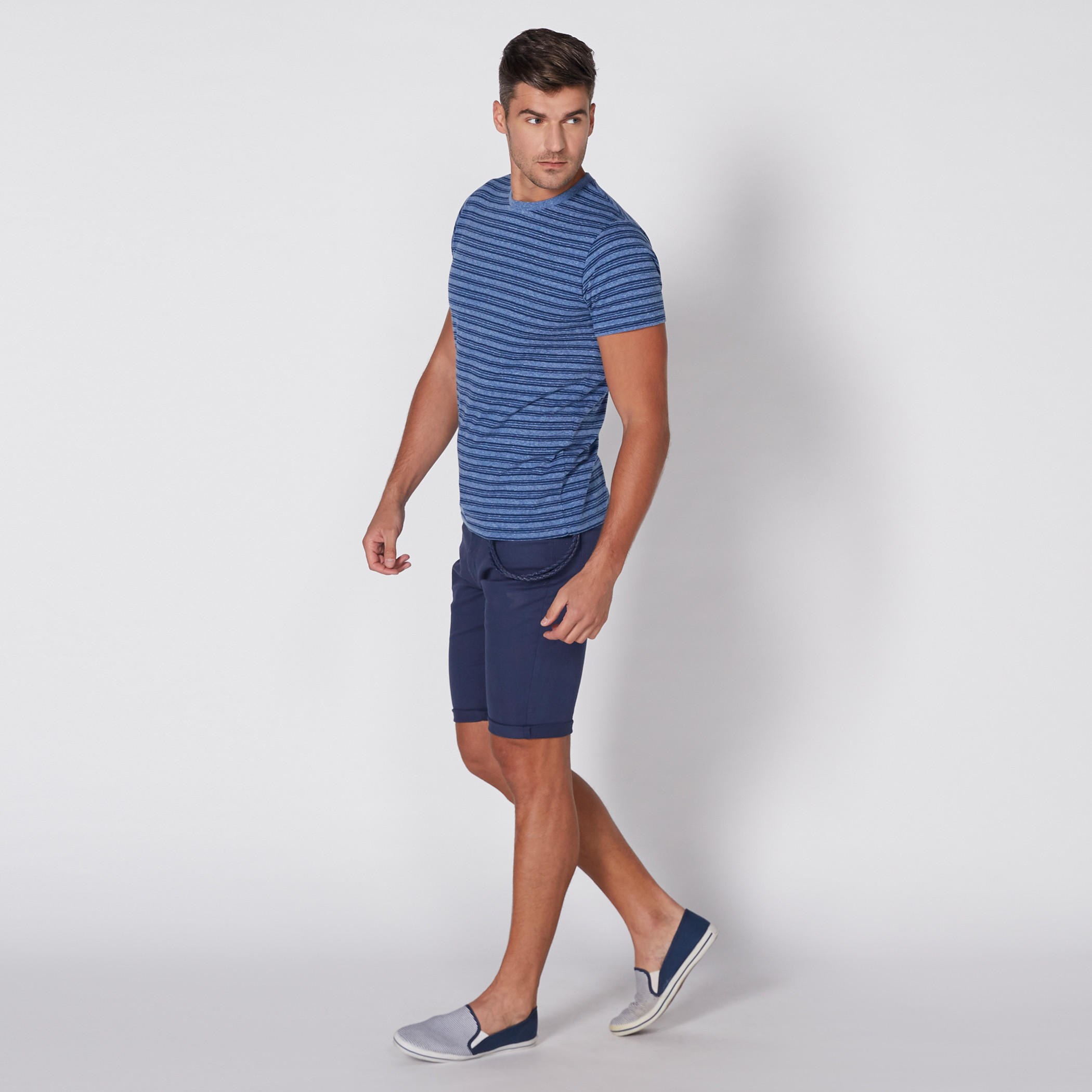 تيشيرت مقلّم بياقة مستديرة وأكمام قصيرة-men-clothing-tshirtsandpolos-tshirts-image-2