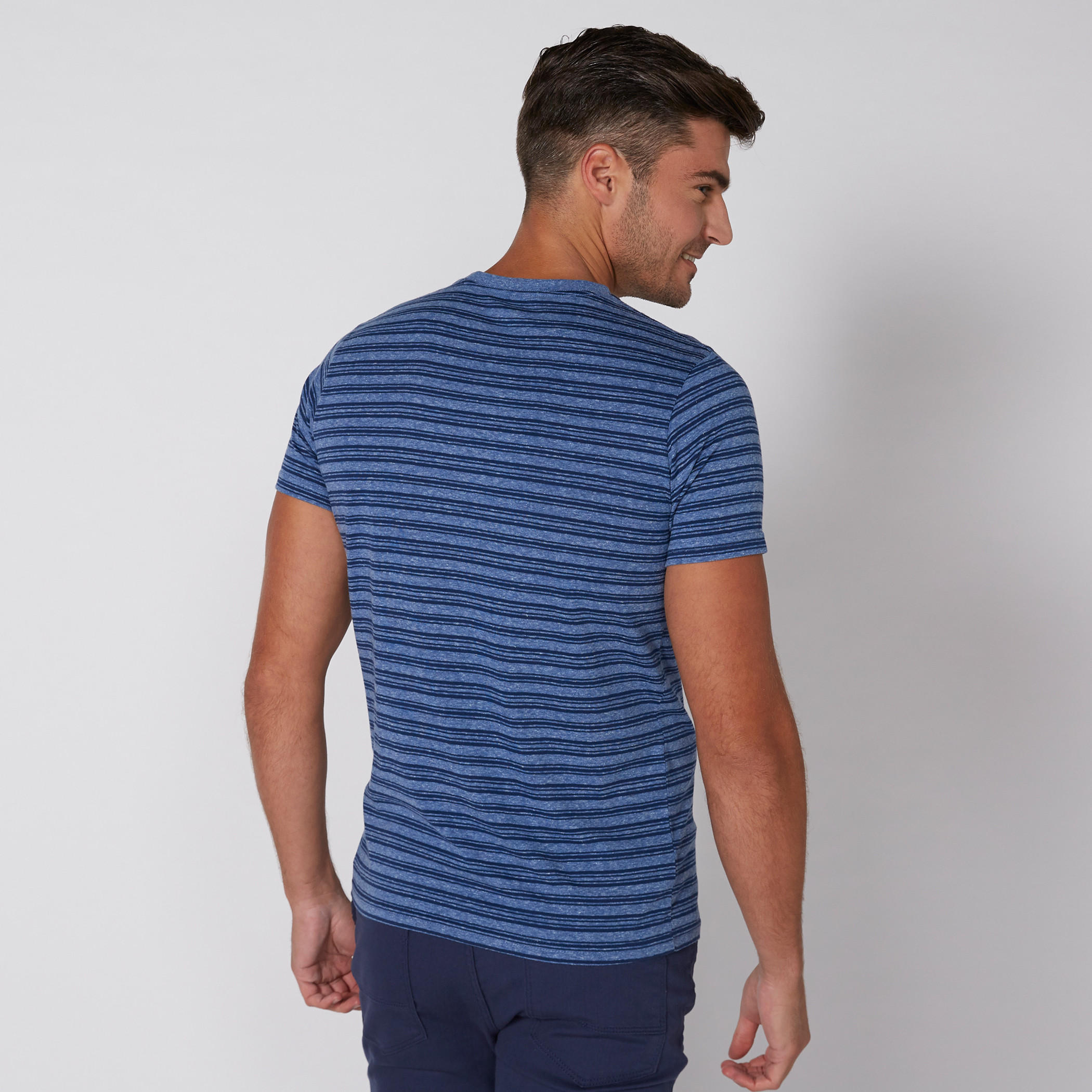 تيشيرت مقلّم بياقة مستديرة وأكمام قصيرة-men-clothing-tshirtsandpolos-tshirts-image-4