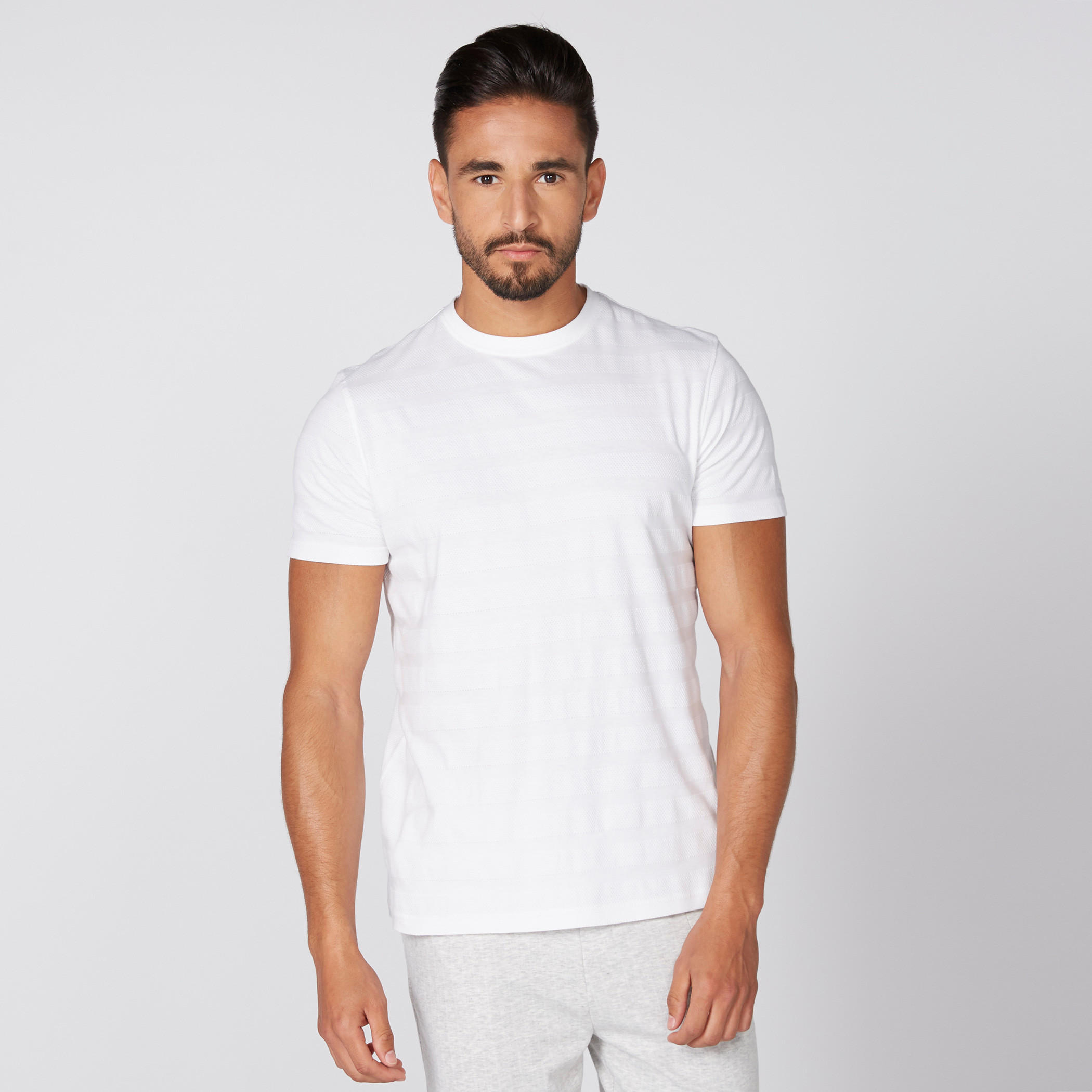 تيشيرت بارز الملمس بياقة مستديرة وأكمام قصيرة-men-clothing-tshirtsandpolos-tshirts-image-1