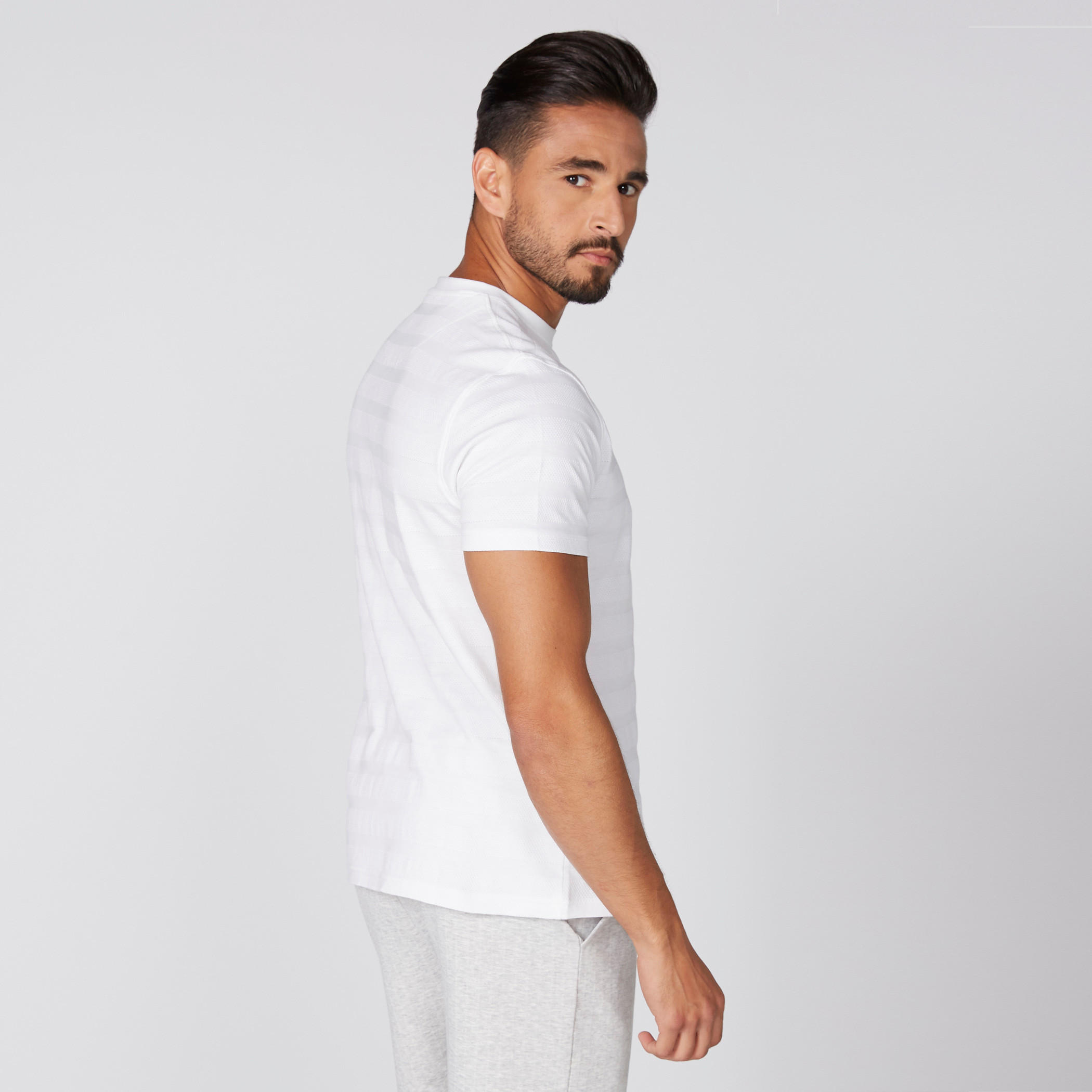 تيشيرت بارز الملمس بياقة مستديرة وأكمام قصيرة-men-clothing-tshirtsandpolos-tshirts-image-4