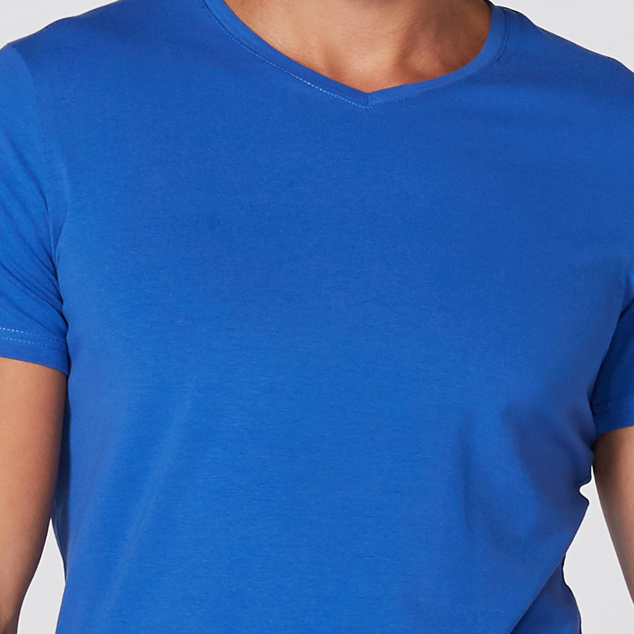 تيشيرت بياقة V وأكمام قصيرة-men-clothing-tshirtsandpolos-tshirts-image-2