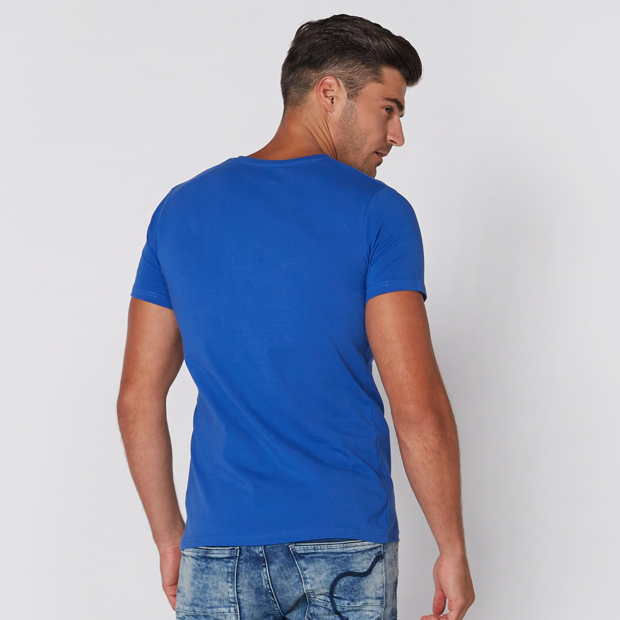 تيشيرت بياقة V وأكمام قصيرة-men-clothing-tshirtsandpolos-tshirts-image-1