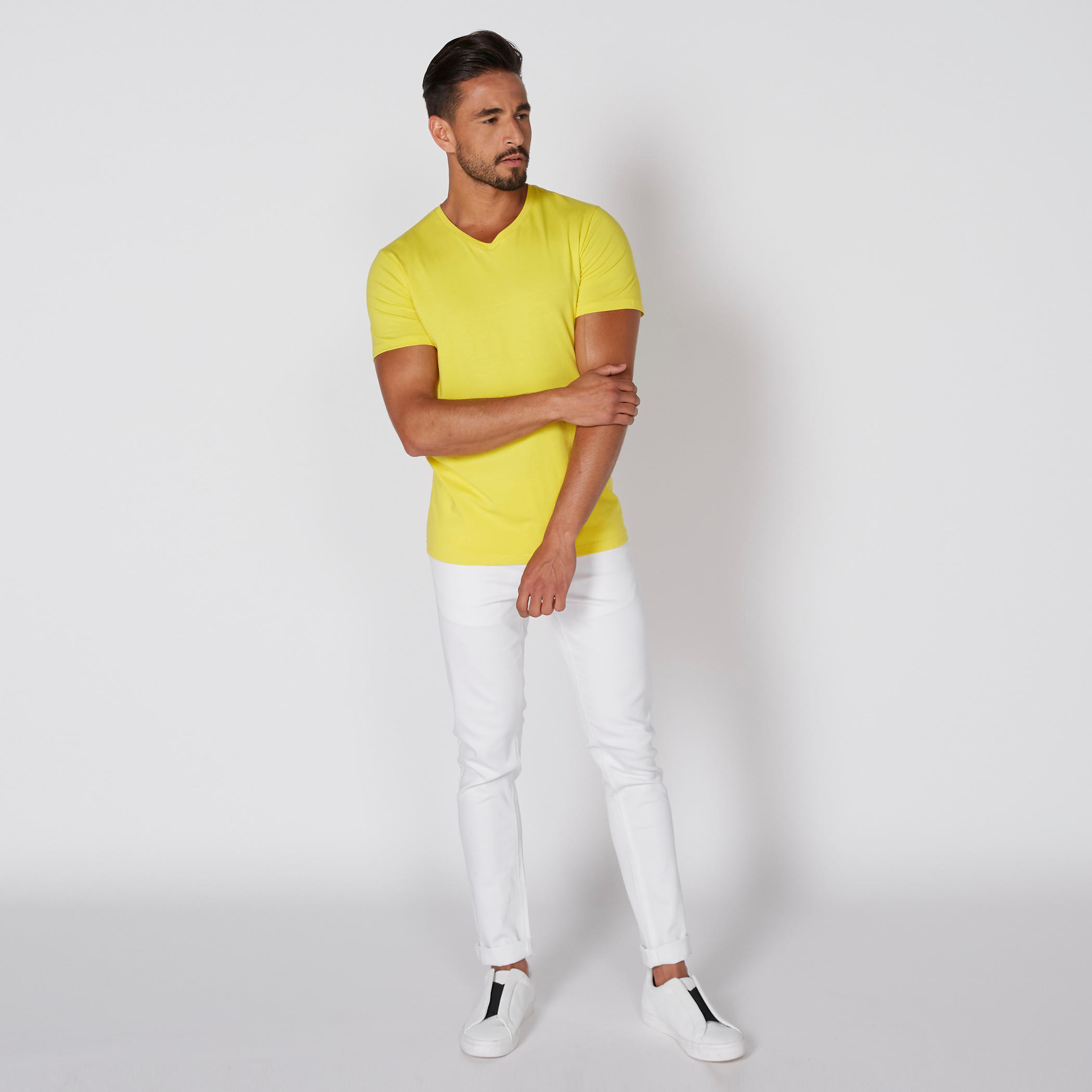 تيشيرت بياقة V وأكمام قصيرة-men-clothing-tshirtsandpolos-tshirts-image-2