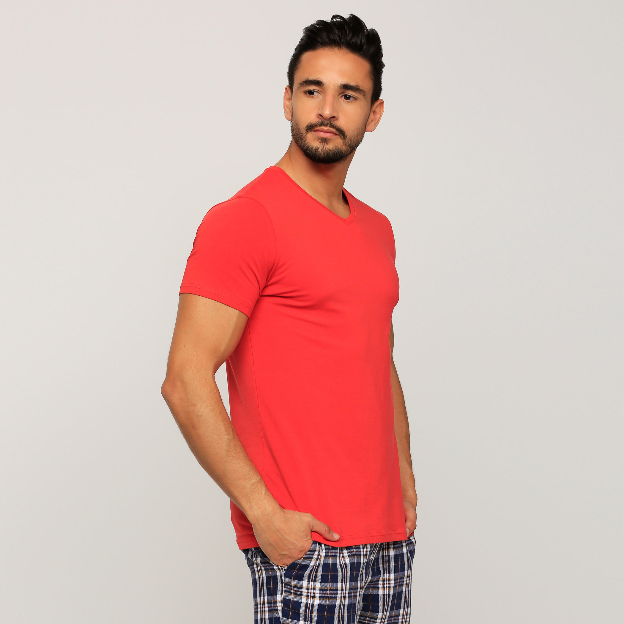 تيشيرت بياقة V وأكمام قصيرة-men-clothing-tshirtsandpolos-tshirts-image-3
