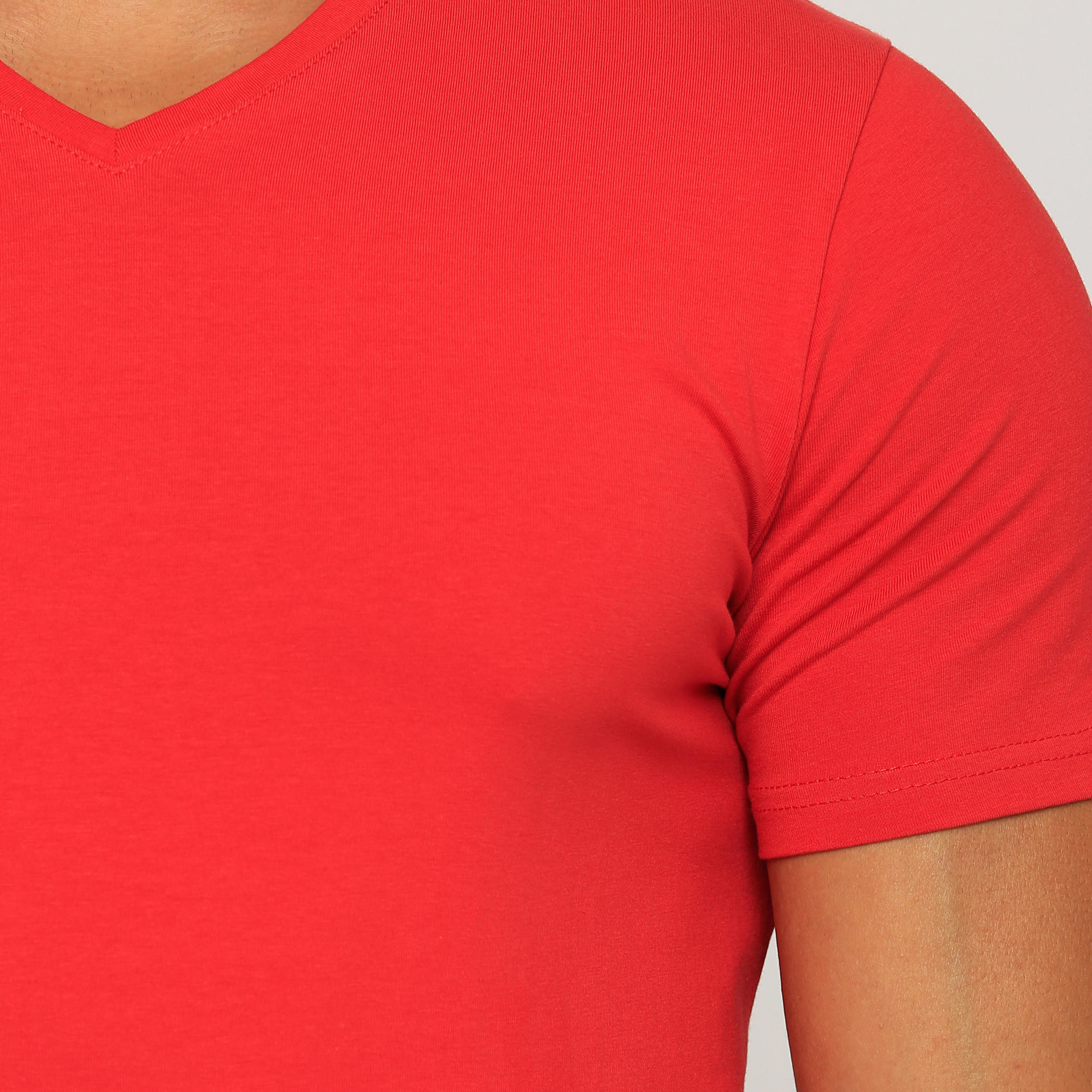 تيشيرت بياقة V وأكمام قصيرة-men-clothing-tshirtsandpolos-tshirts-image-4