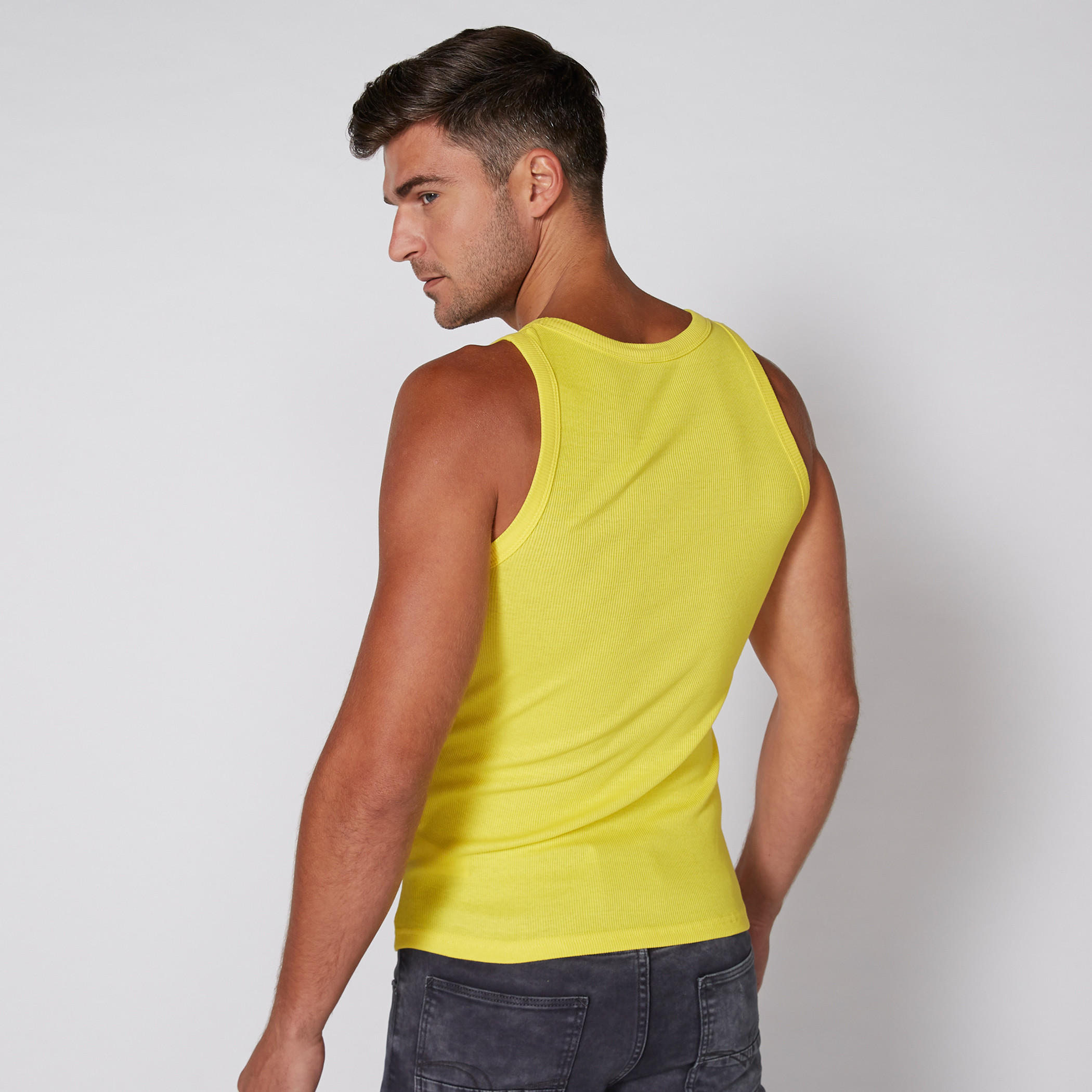 سترة فيست مضلّعة دون أكمام بياقة مستديرة-men-clothing-tshirtsandpolos-vests-image-8