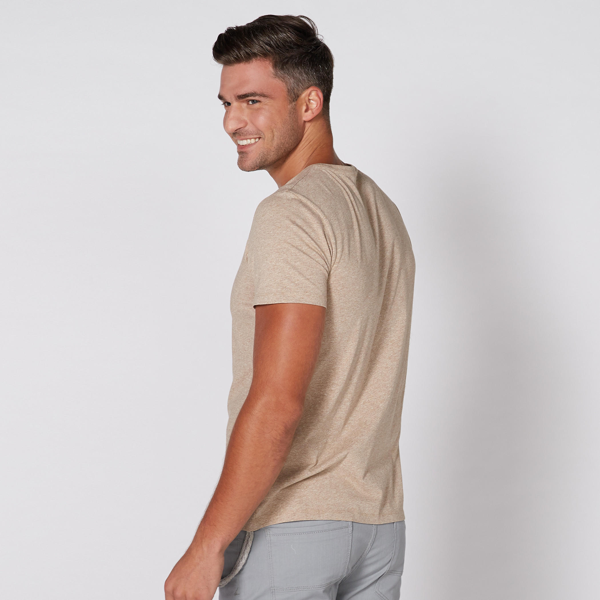 تيشيرت بياقة مستديرة وأكمام قصيرة-men-clothing-tshirtsandpolos-tshirts-image-1