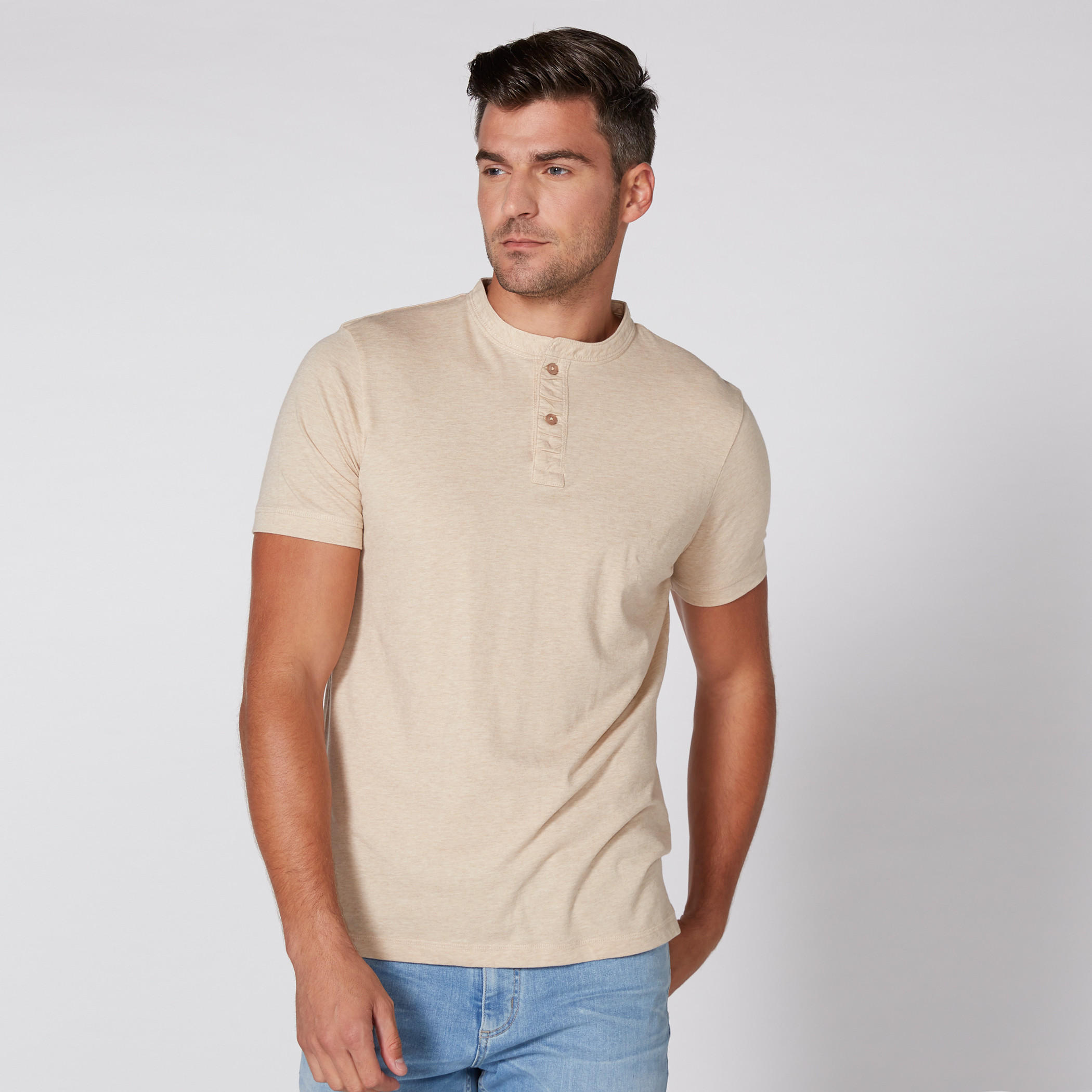 تيشيرت بأكمام قصيرة وياقة هينلي-men-clothing-tshirtsandpolos-tshirts-image-2