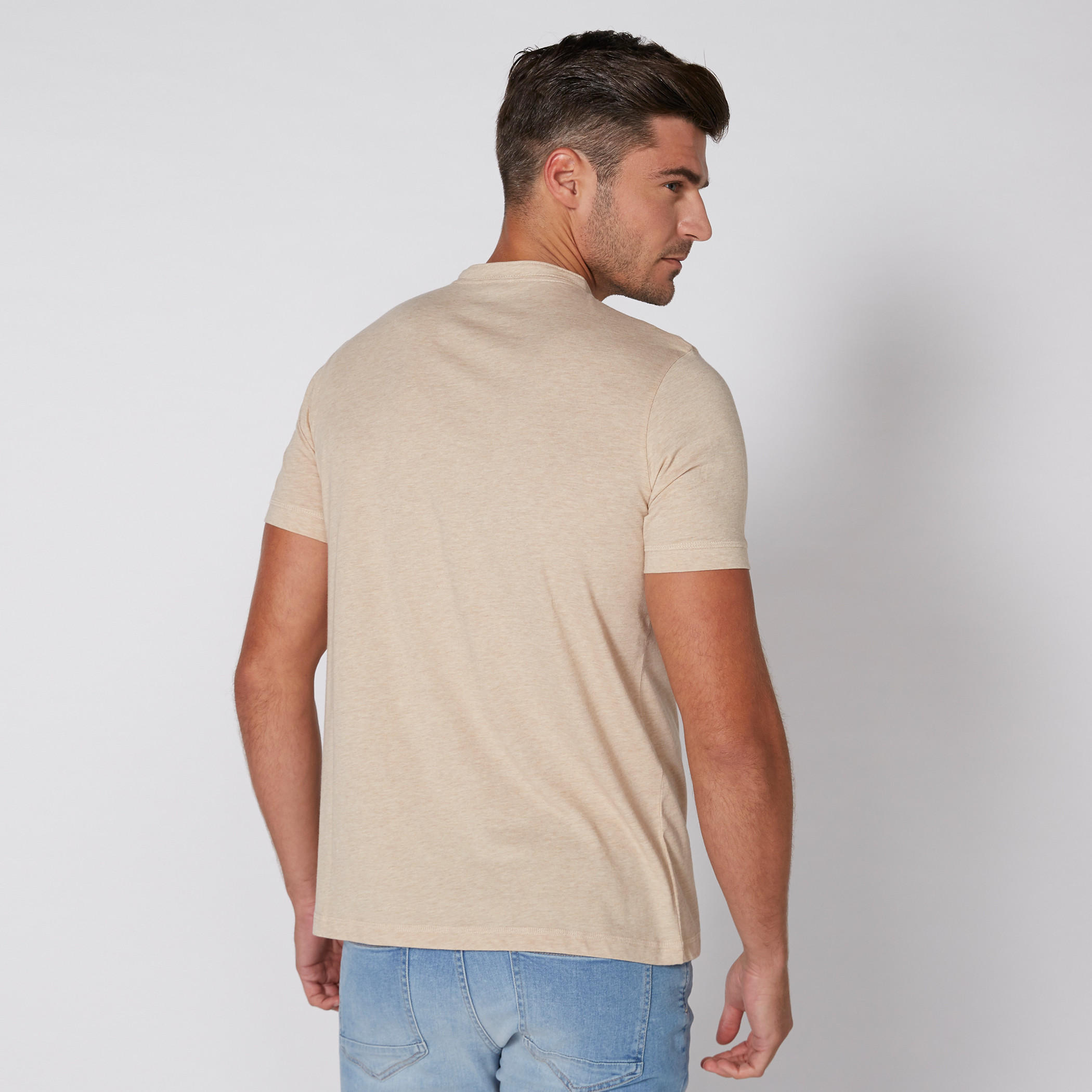 تيشيرت بأكمام قصيرة وياقة هينلي-men-clothing-tshirtsandpolos-tshirts-image-4