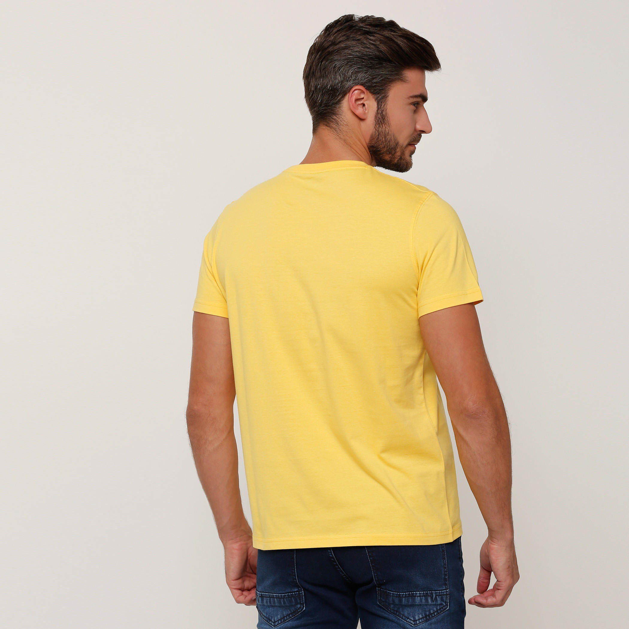 تيشيرت بطبعات وياقة مستديرة وأكمام قصيرة-men-clothing-tshirtsandpolos-tshirts-image-4