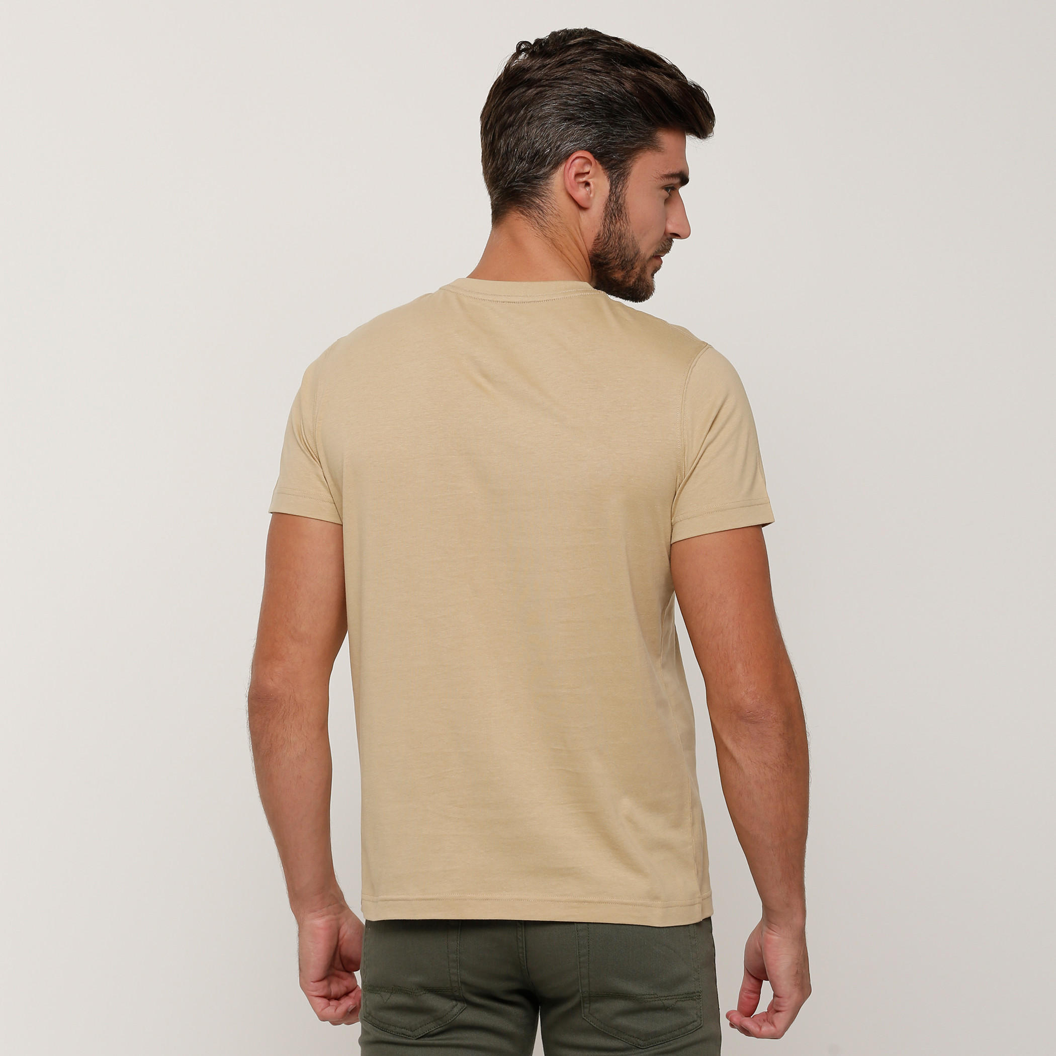 تيشيرت بطبعات وياقة مستديرة وأكمام قصيرة-men-clothing-tshirtsandpolos-tshirts-image-2