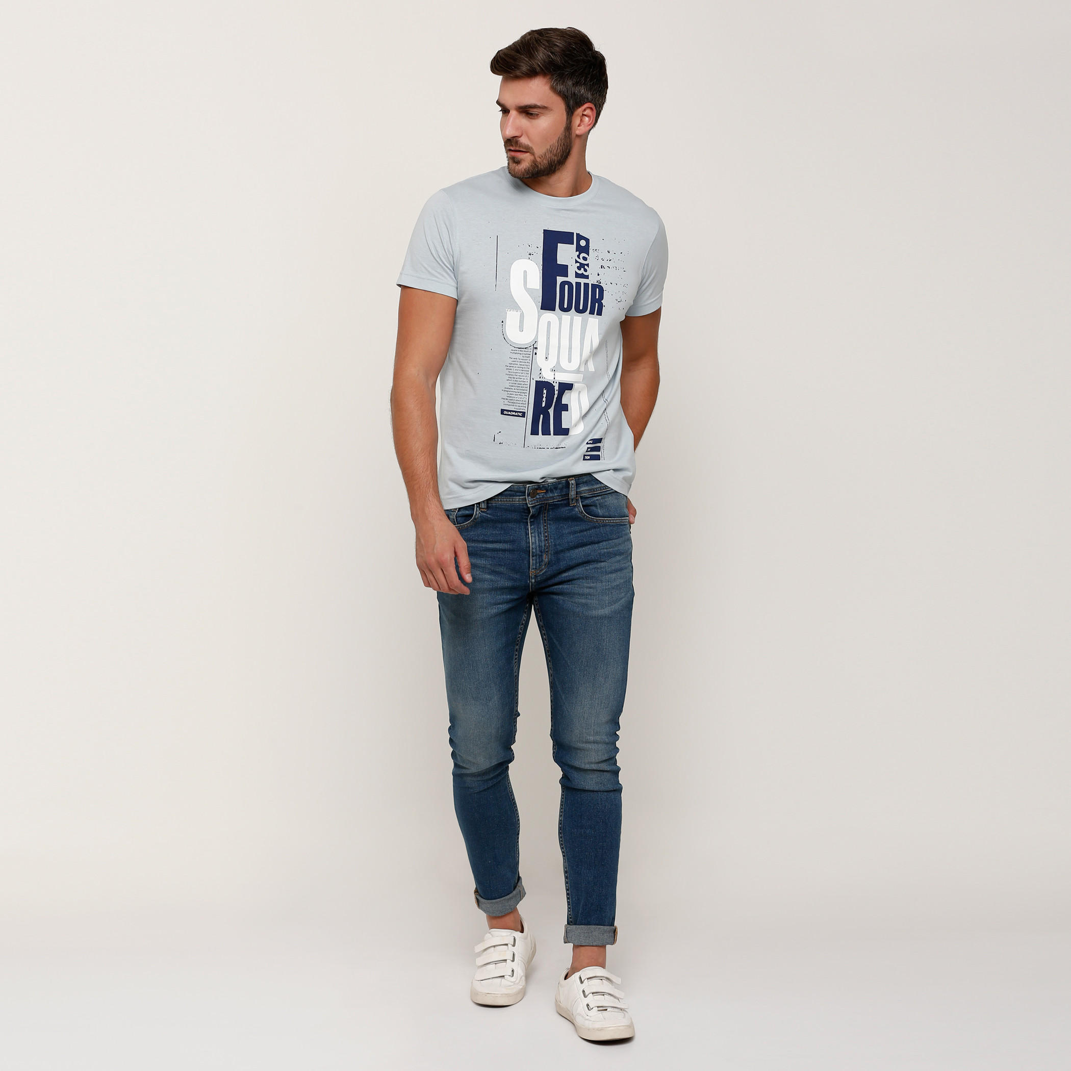 تيشيرت بطبعات وياقة مستديرة وأكمام قصيرة-men-clothing-tshirtsandpolos-tshirts-image-1