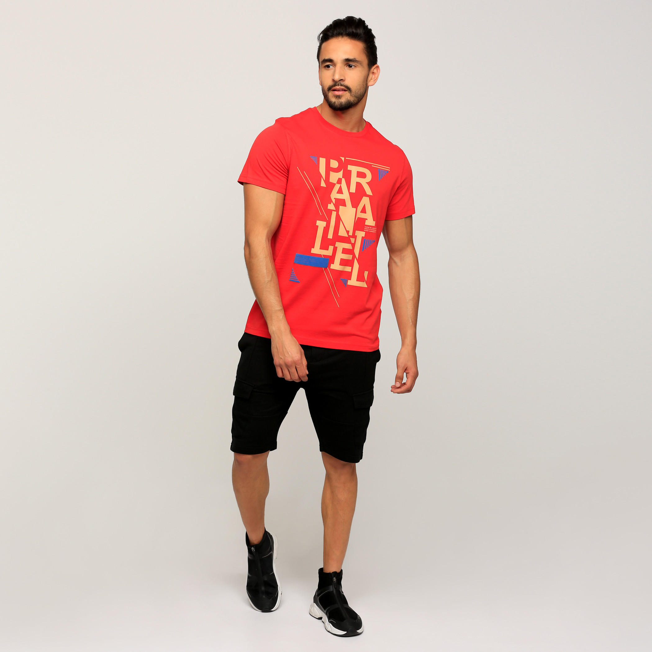 تيشيرت بياقة مستديرة وأكمام قصيرة وطبعات-men-clothing-tshirtsandpolos-tshirts-image-1