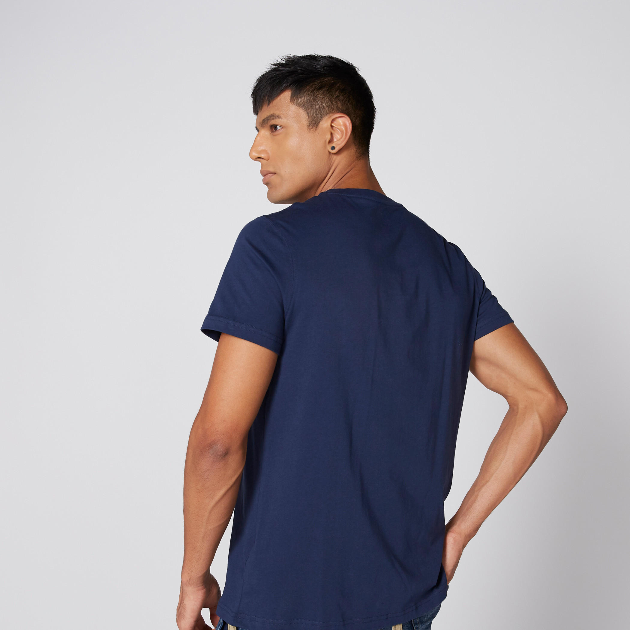 تيشيرت بطبعات وياقة مستديرة وأكمام قصيرة-men-clothing-tshirtsandpolos-tshirts-image-2