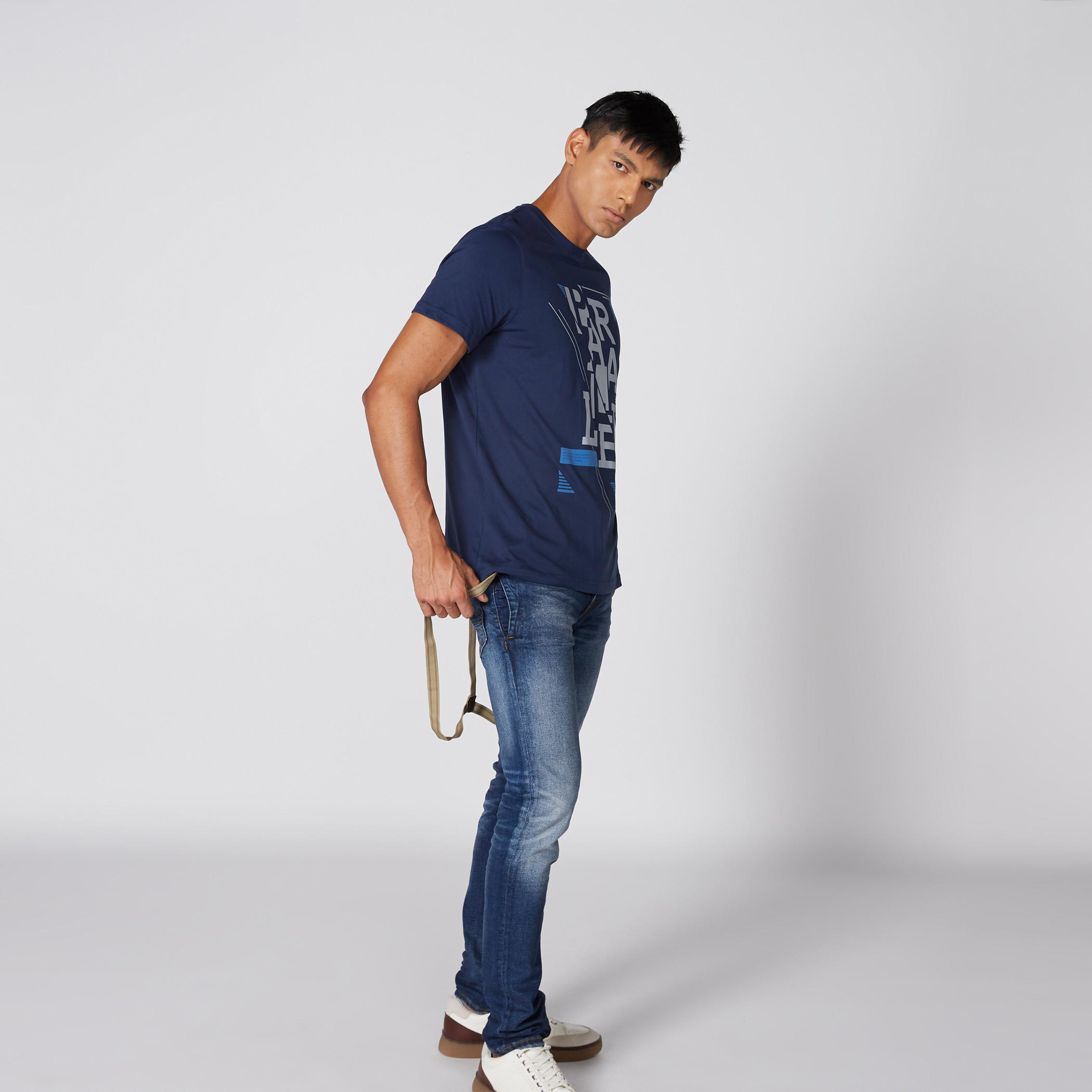تيشيرت بطبعات وياقة مستديرة وأكمام قصيرة-men-clothing-tshirtsandpolos-tshirts-image-3