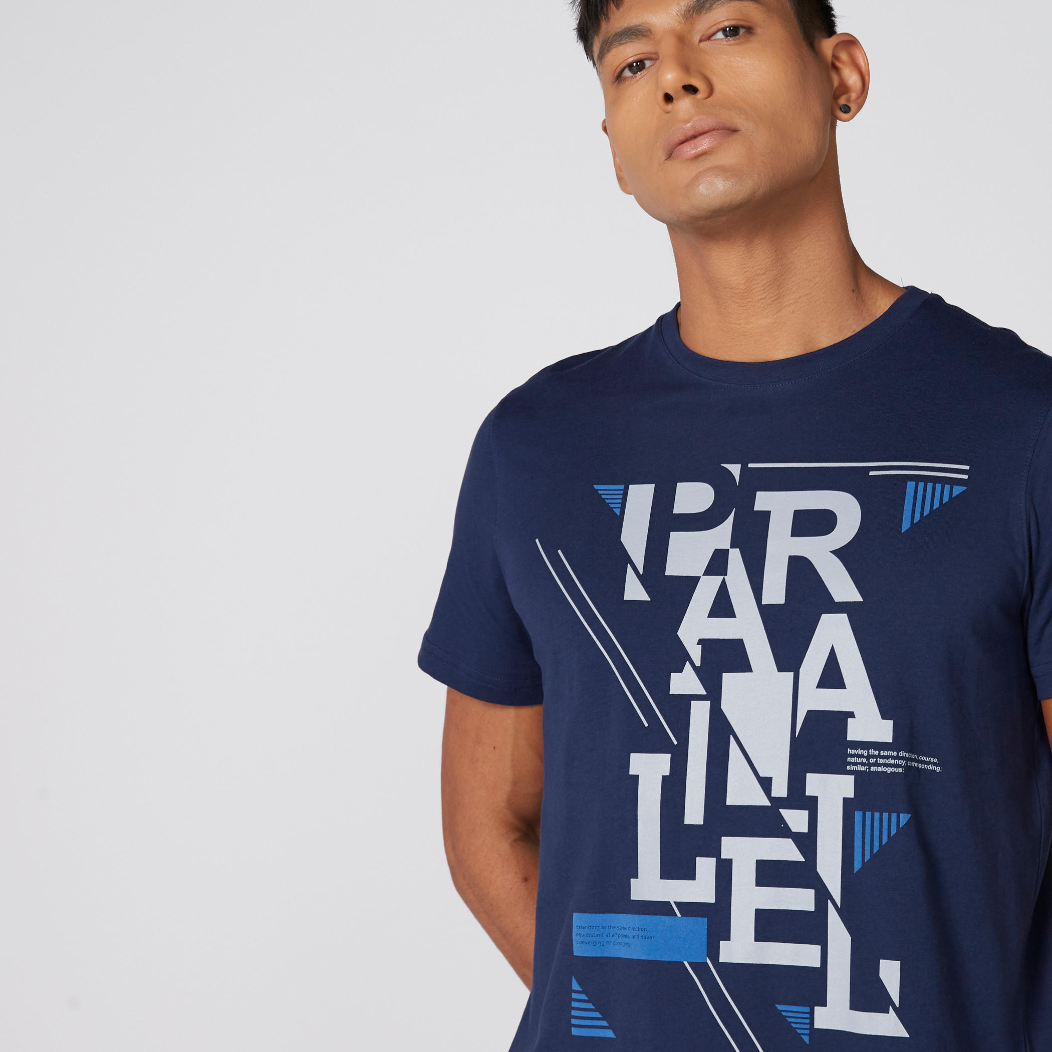 تيشيرت بطبعات وياقة مستديرة وأكمام قصيرة-men-clothing-tshirtsandpolos-tshirts-image-4