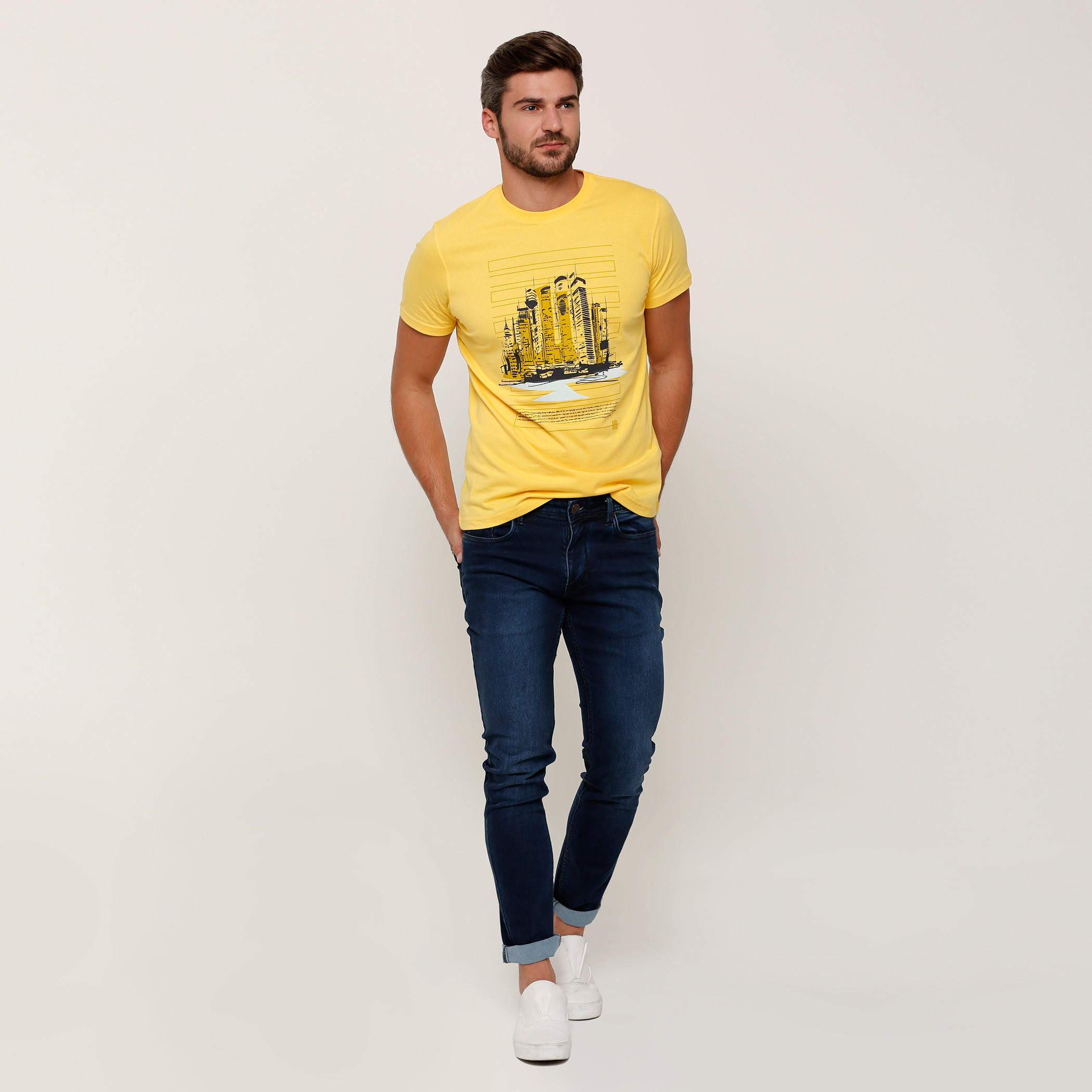 تيشيرت بطبعات وياقة مستديرة وأكمام قصيرة-men-clothing-tshirtsandpolos-tshirts-image-5