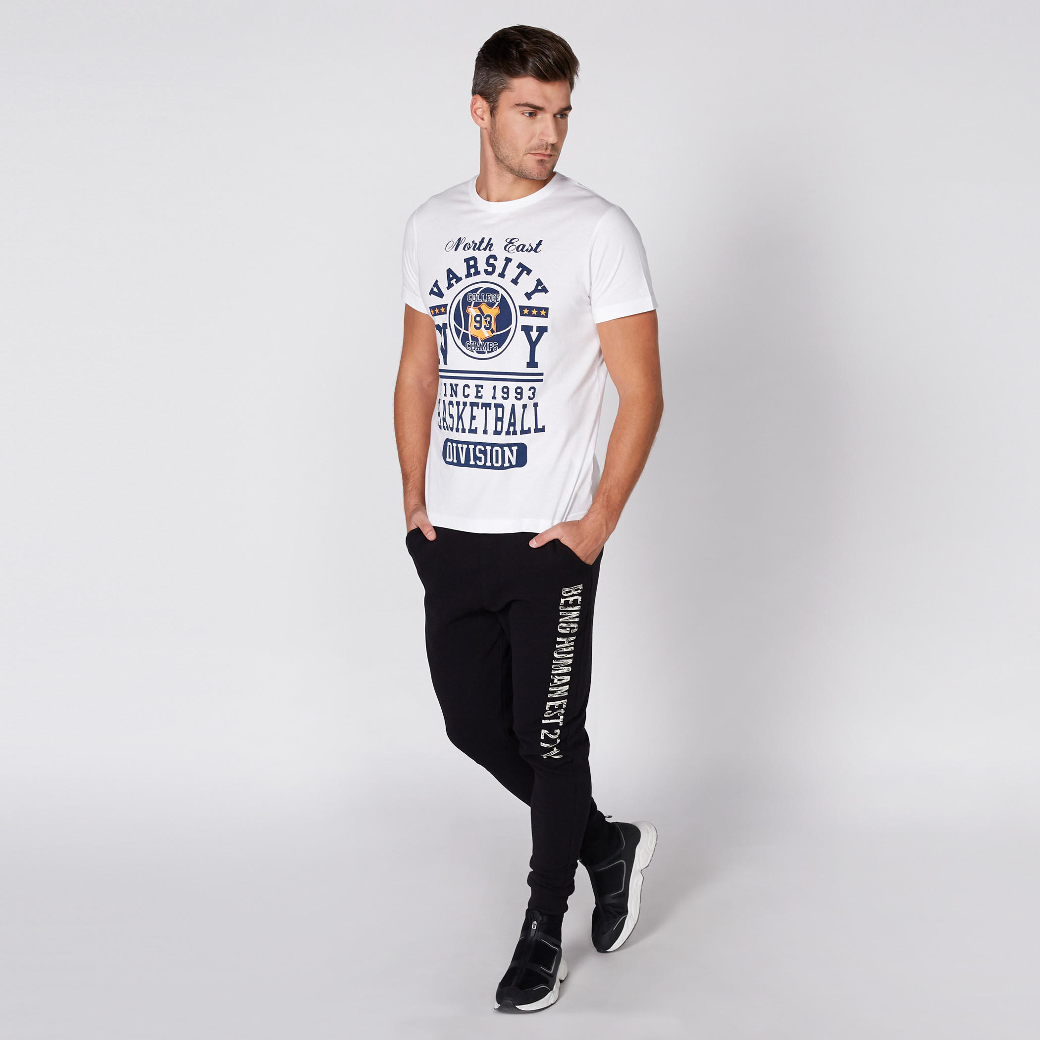 تيشيرت بياقة مستديرة وأكمام قصيرة مع طبعات-men-clothing-tshirtsandpolos-tshirts-image-4