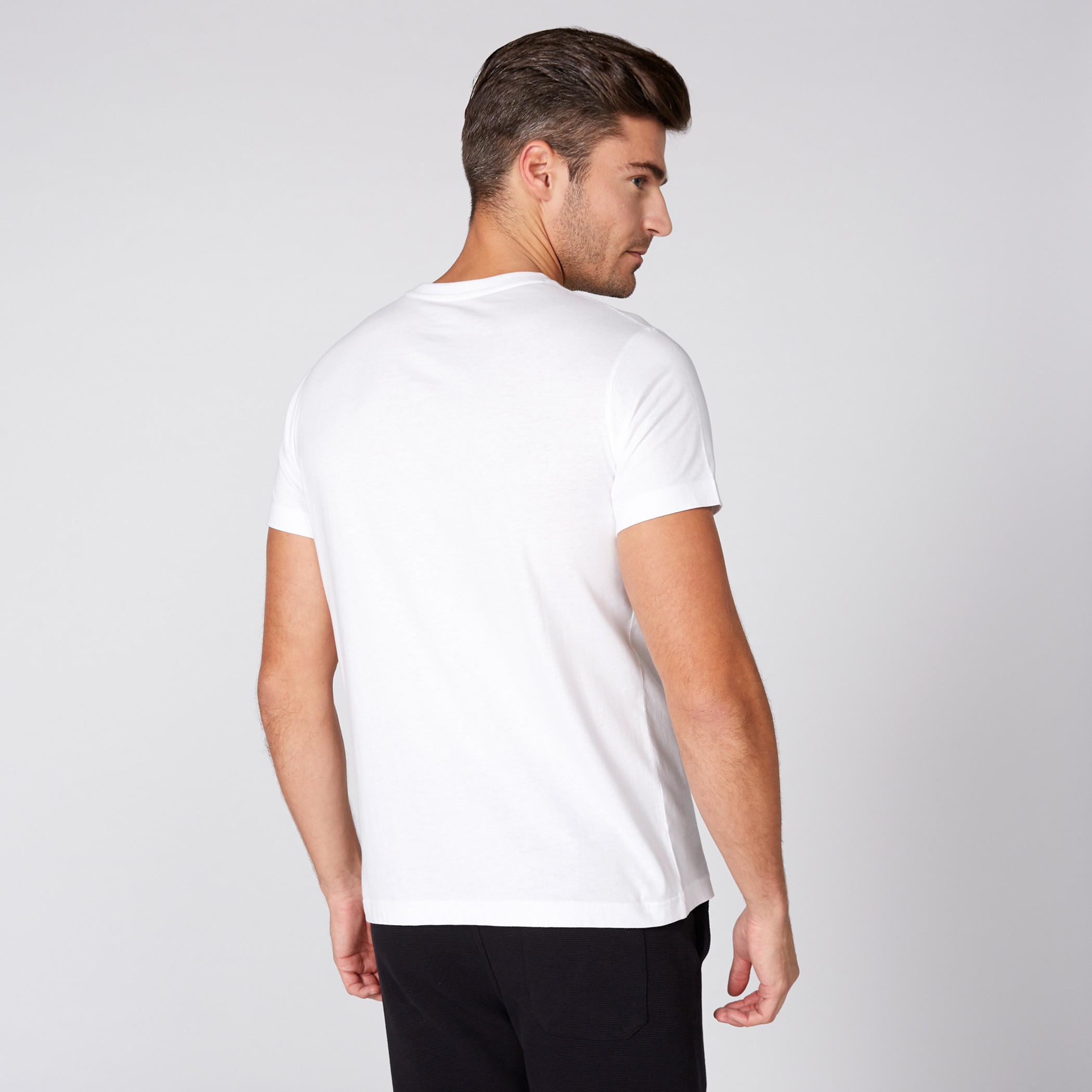 تيشيرت بياقة مستديرة وأكمام قصيرة مع طبعات-men-clothing-tshirtsandpolos-tshirts-image-1