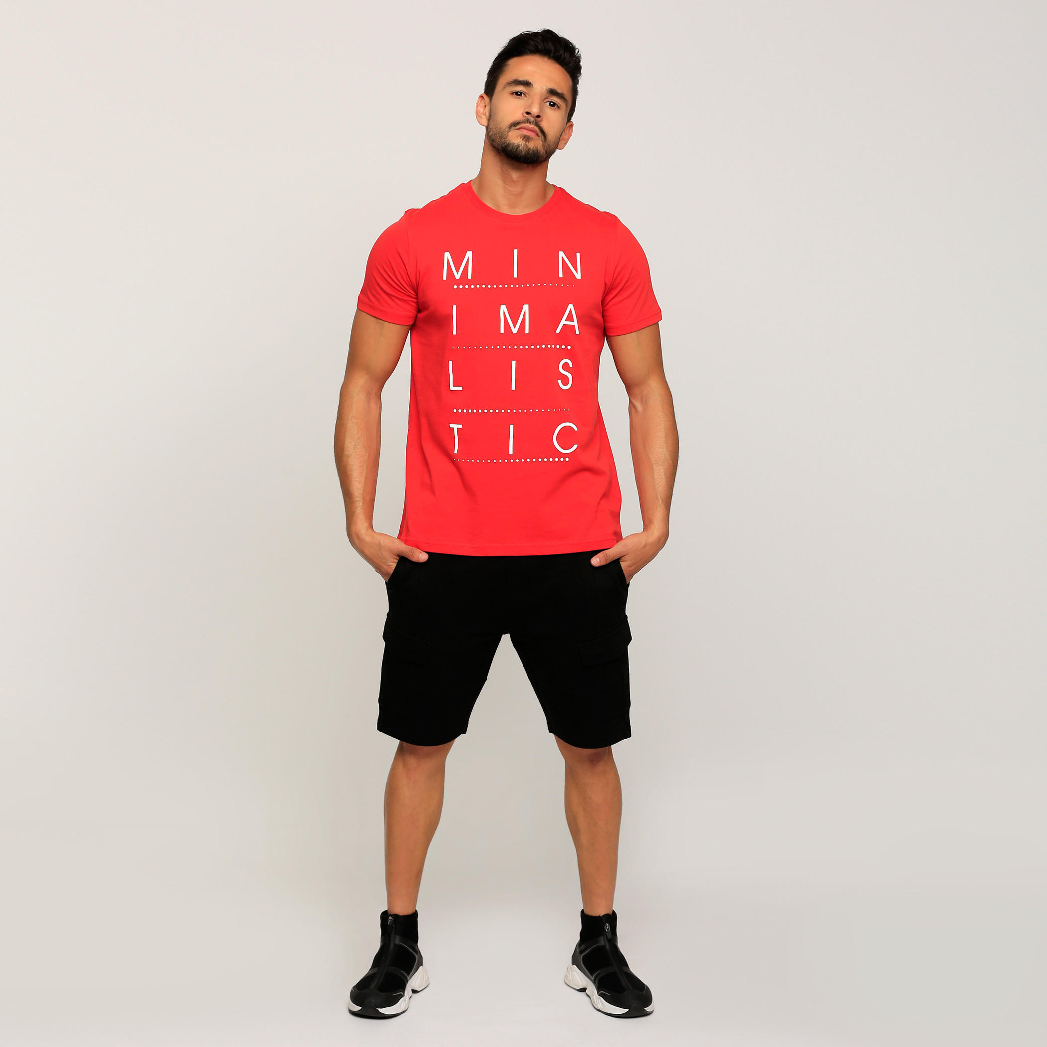تيشيرت بأكمام قصيرة وياقة ضيّقة وطبعات-men-clothing-tshirtsandpolos-tshirts-image-5