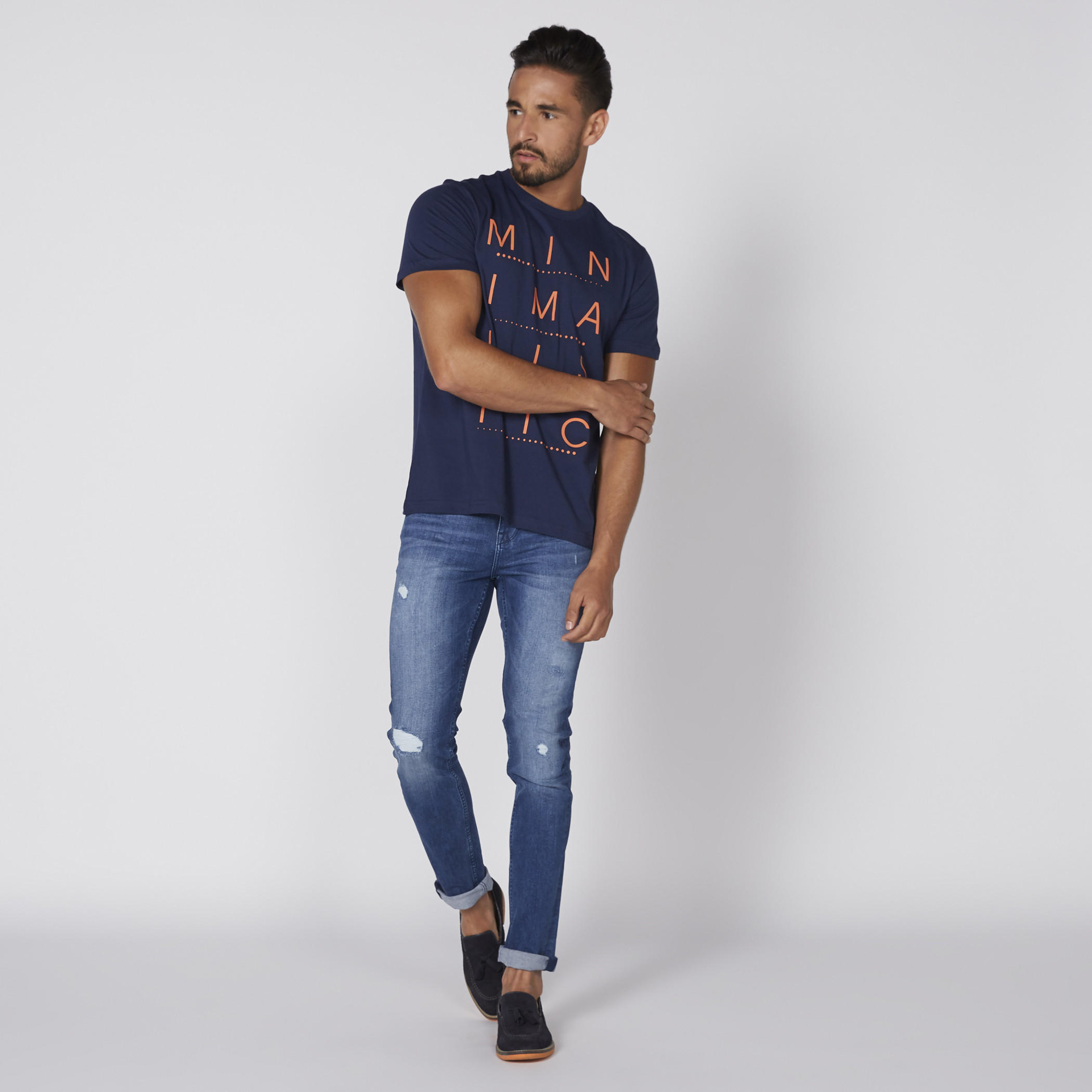 تيشيرت بياقة مستديرة وأكمام قصيرة مع طبعات-men-clothing-tshirtsandpolos-tshirts-image-2