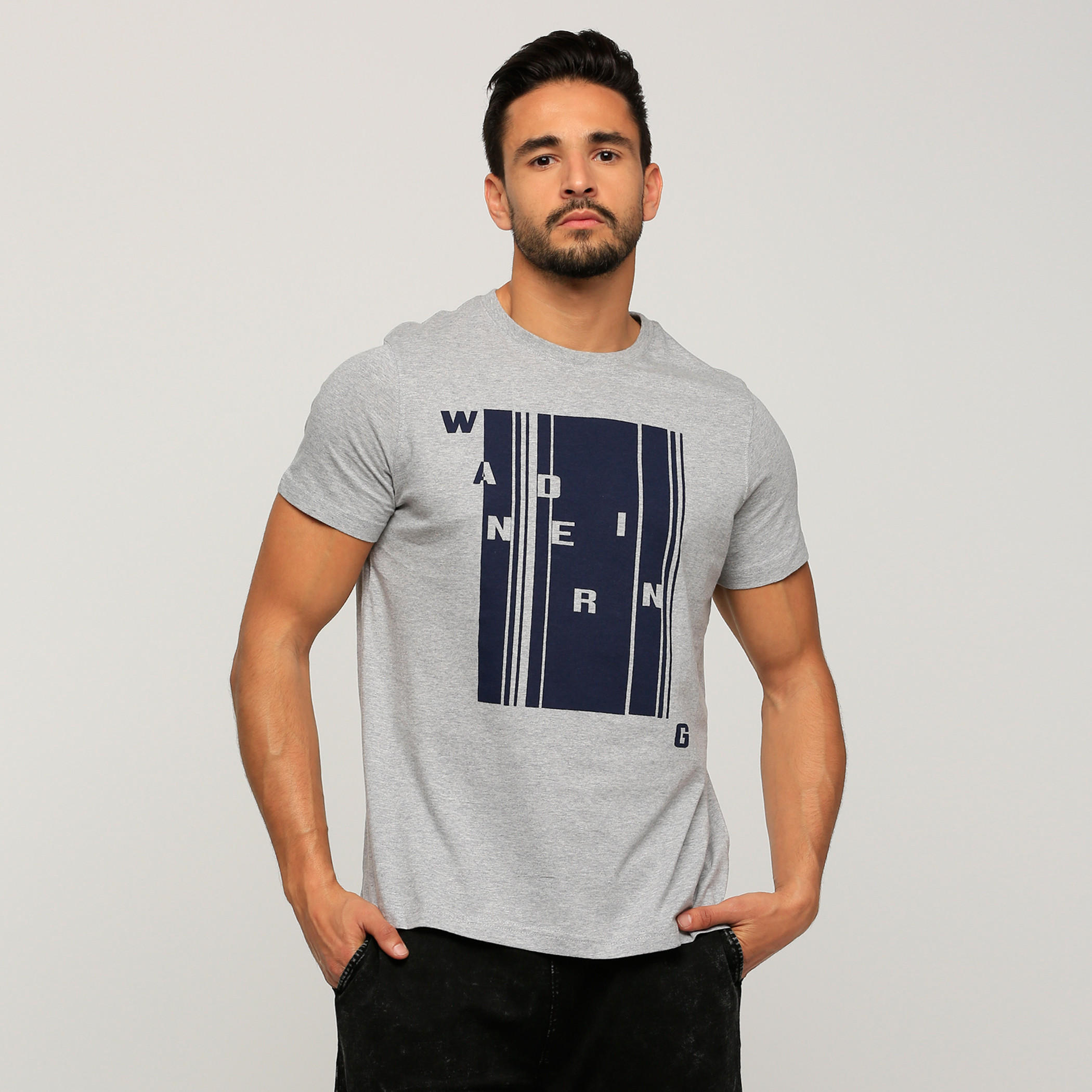 تيشيرت بأكمام قصيرة وياقة ضيّقة وطبعات-men-clothing-tshirtsandpolos-tshirts-image-1