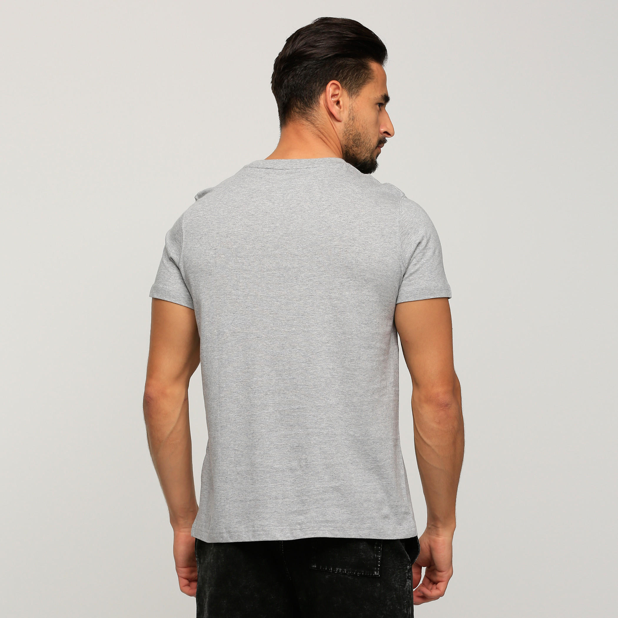 تيشيرت بأكمام قصيرة وياقة ضيّقة وطبعات-men-clothing-tshirtsandpolos-tshirts-image-2