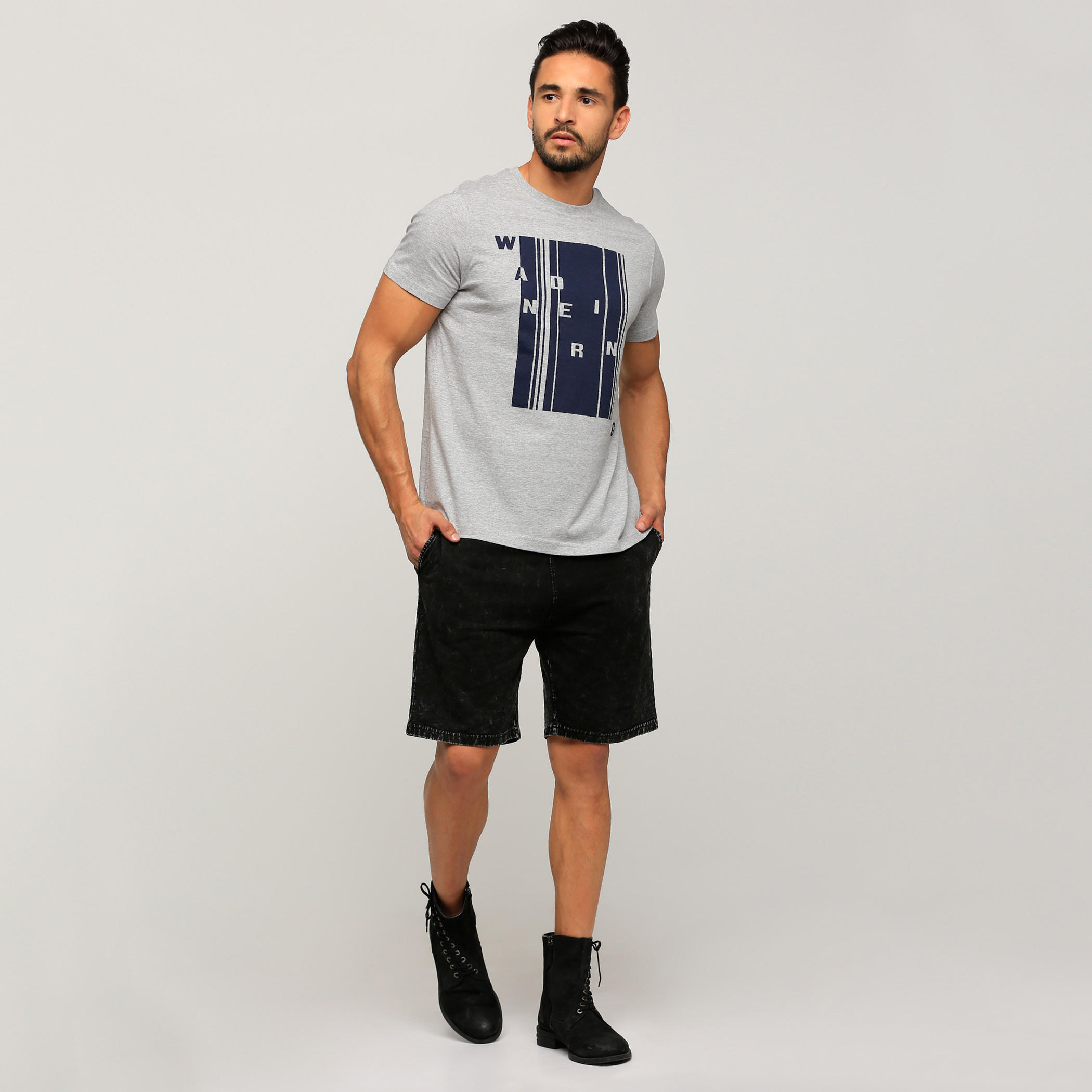 تيشيرت بأكمام قصيرة وياقة ضيّقة وطبعات-men-clothing-tshirtsandpolos-tshirts-image-5