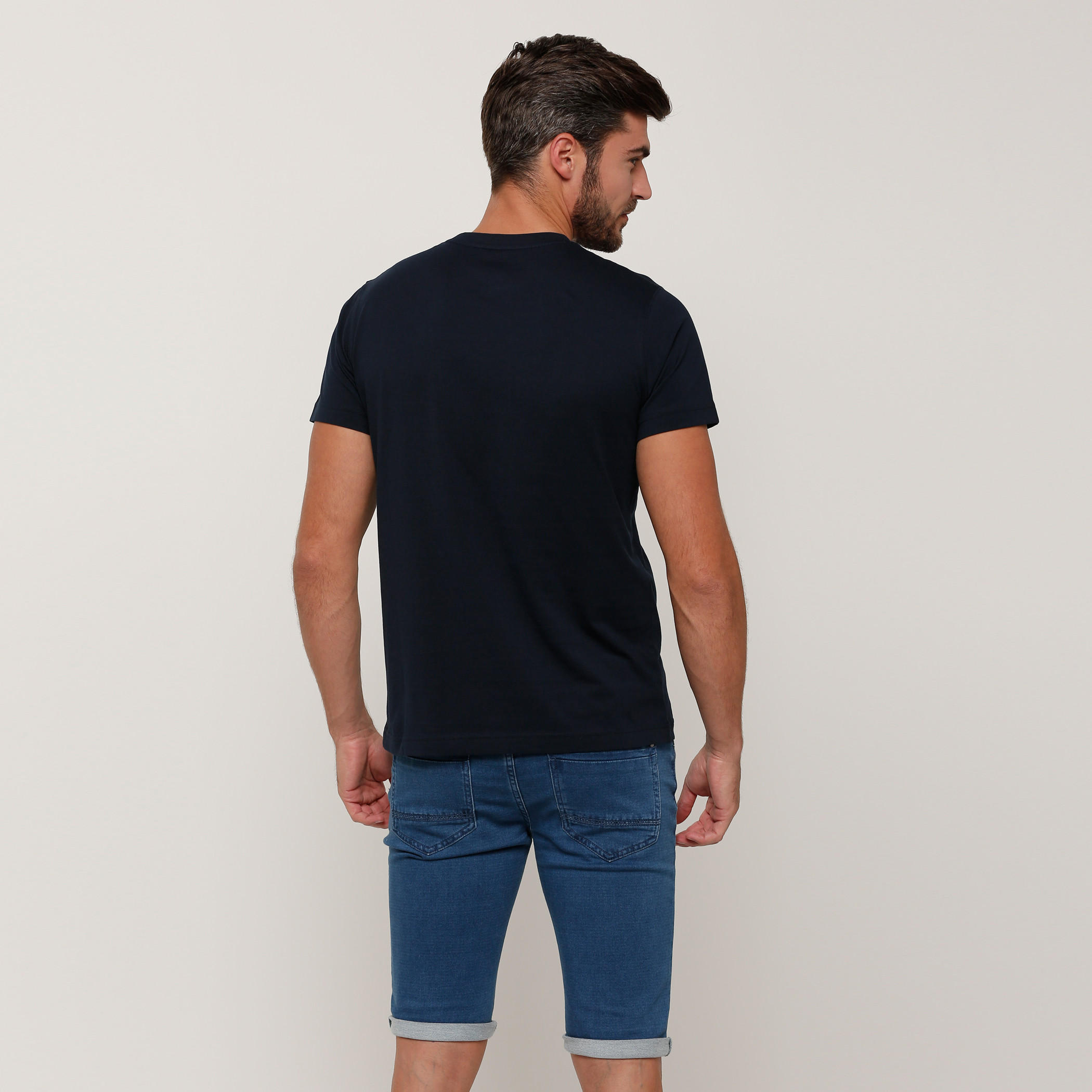 تيشيرت بطبعات وياقة مستديرة وأكمام قصيرة-men-clothing-tshirtsandpolos-tshirts-image-4