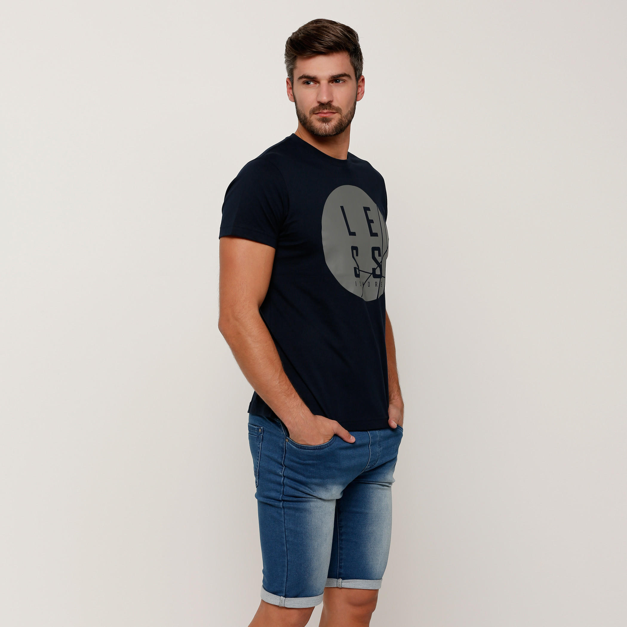 تيشيرت بطبعات وياقة مستديرة وأكمام قصيرة-men-clothing-tshirtsandpolos-tshirts-image-3